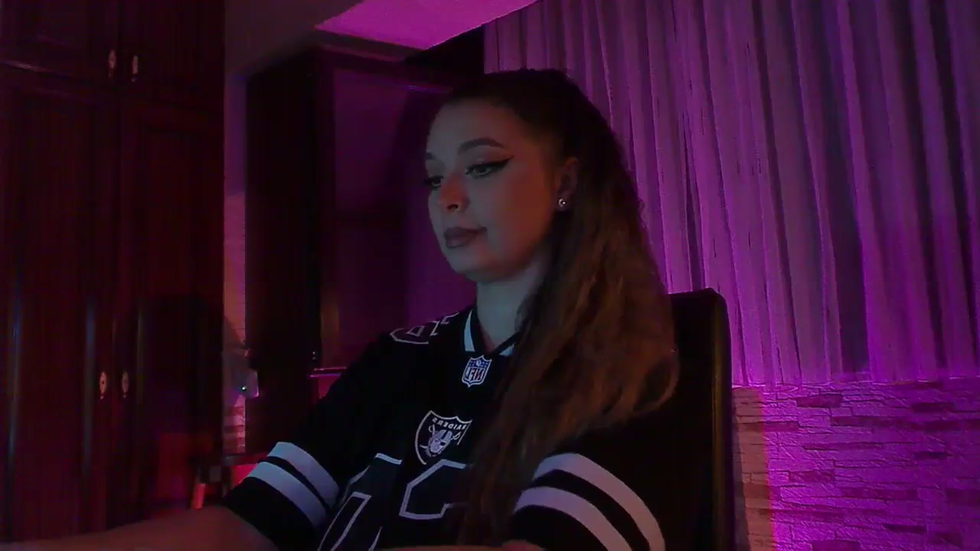 Gallery image thumbnail from No_bo_dy's myfreecams stream on, 08/24/2025, 24:00 image 7 of 20