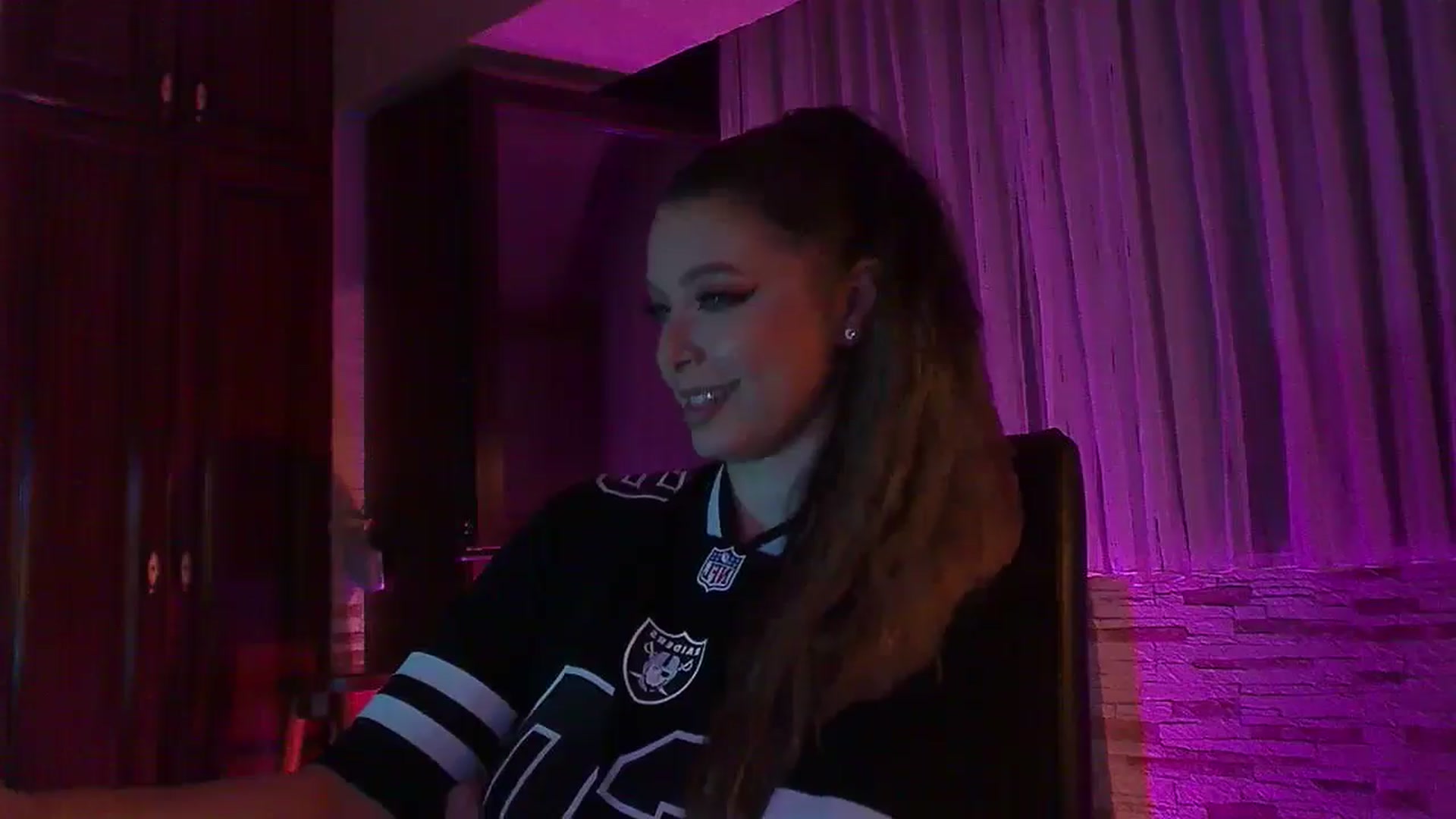 Gallery image thumbnail from No_bo_dy's myfreecams stream on, 08/24/2025, 24:00 image 16 of 20