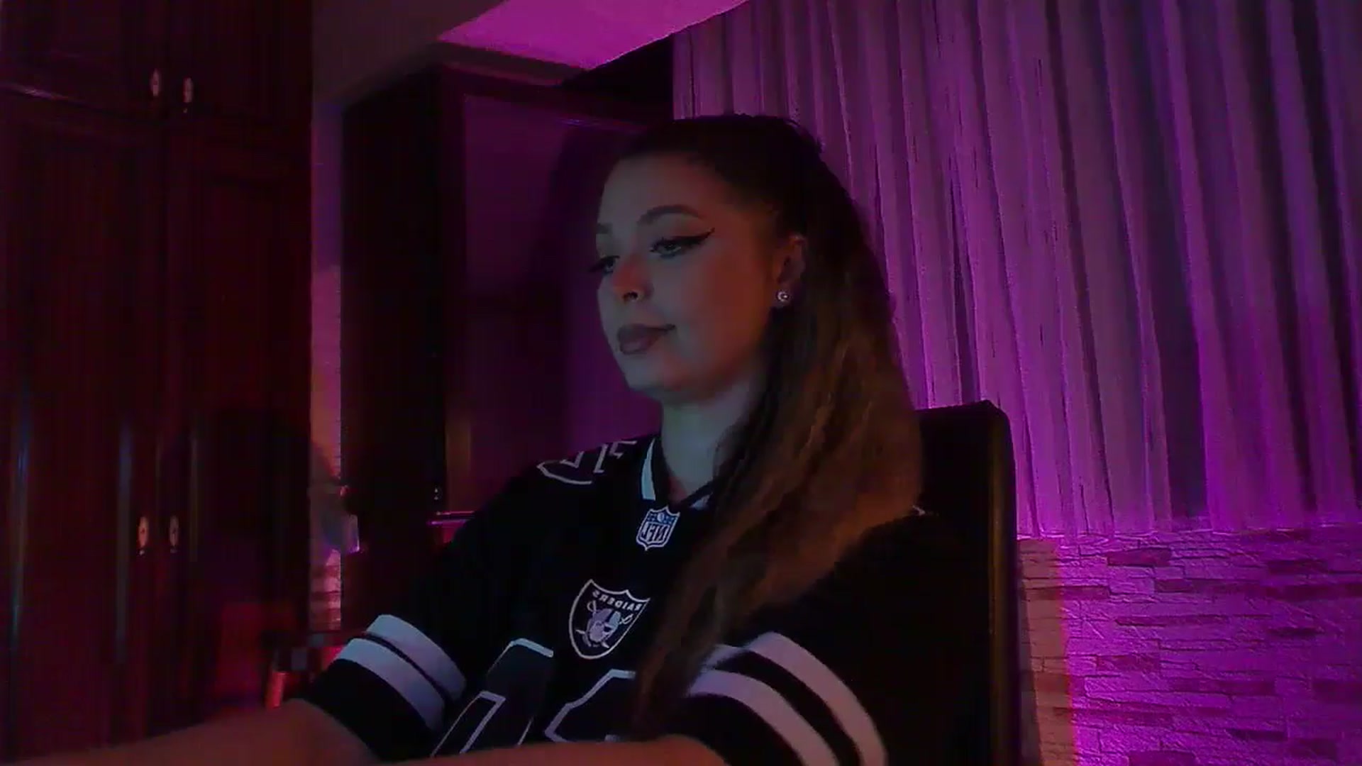 Gallery image thumbnail from No_bo_dy's myfreecams stream on, 08/24/2025, 24:00 image 18 of 20
