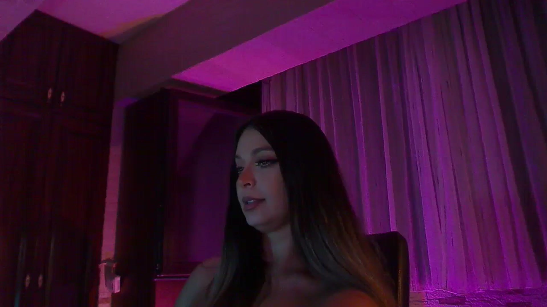 Gallery image thumbnail from No_bo_dy's myfreecams stream on, 09/01/2025, 01:46 image 16 of 20