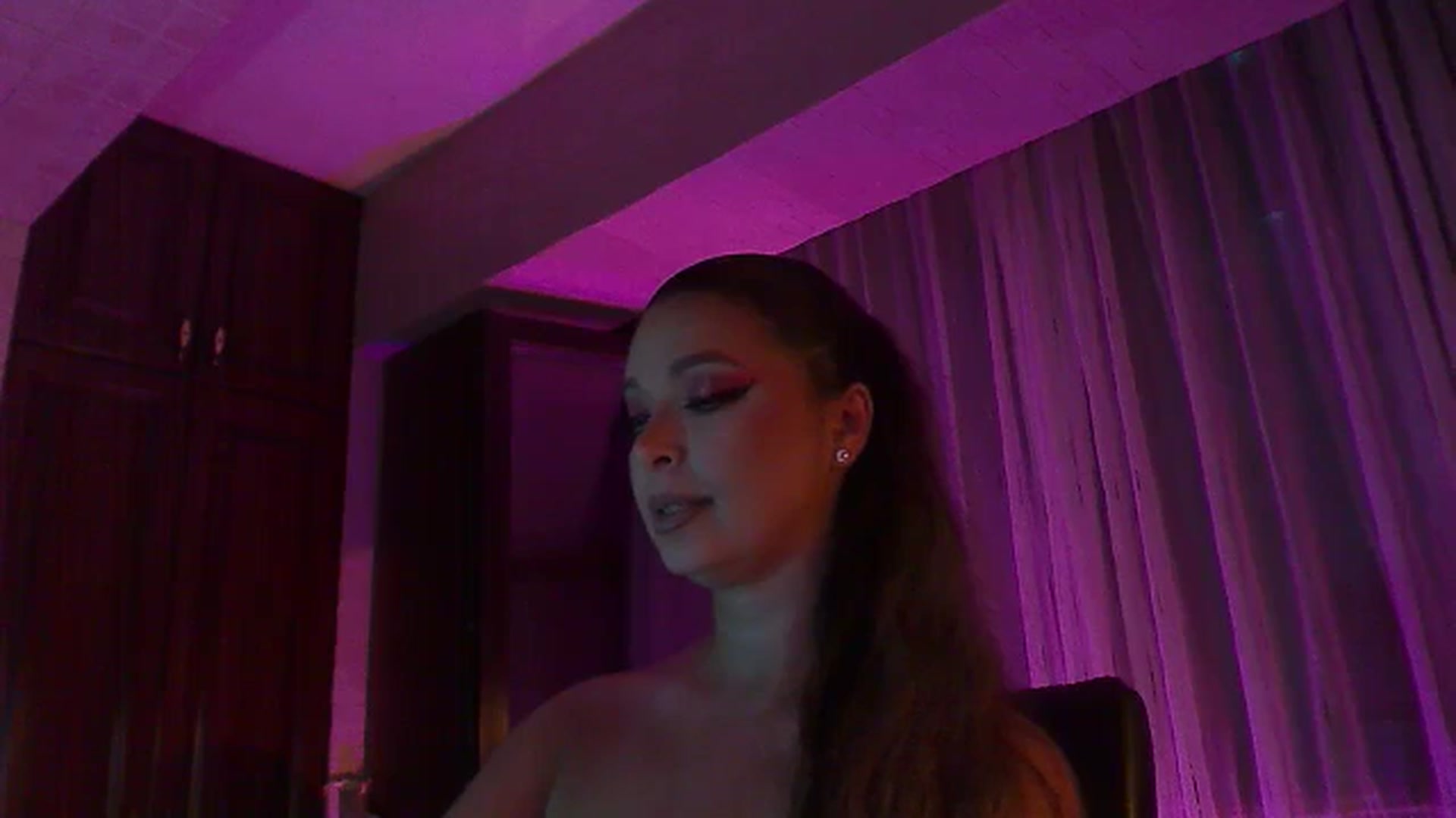 Gallery image thumbnail from No_bo_dy's myfreecams stream on, 09/06/2025, 02:54 image 17 of 20