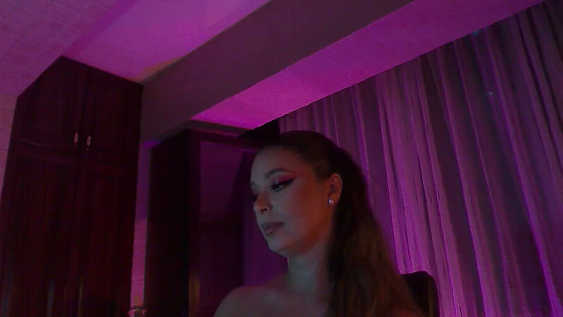 Gallery image thumbnail from No_bo_dy's myfreecams stream on, 09/06/2025, 02:54 image 6 of 20
