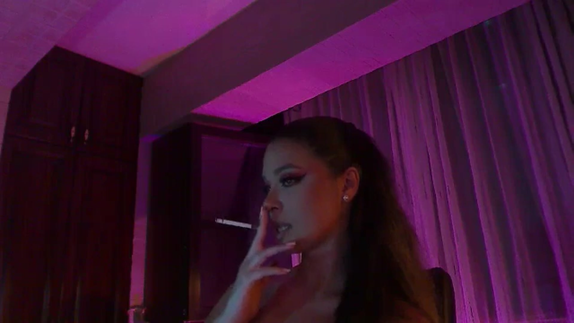 Gallery image thumbnail from No_bo_dy's myfreecams stream on, 09/06/2025, 02:54 image 19 of 20