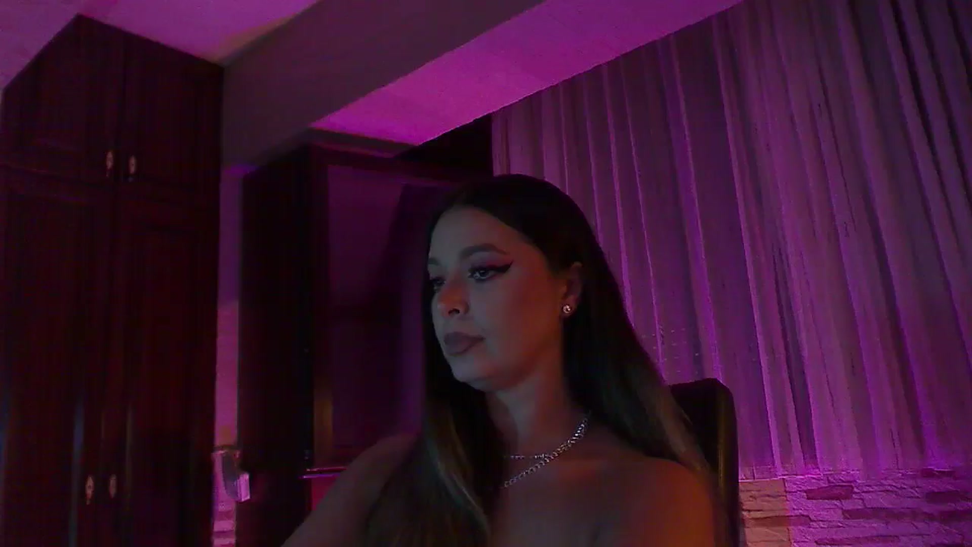 Gallery image thumbnail from No_bo_dy's myfreecams stream on, 09/07/2025, 04:38 image 3 of 20