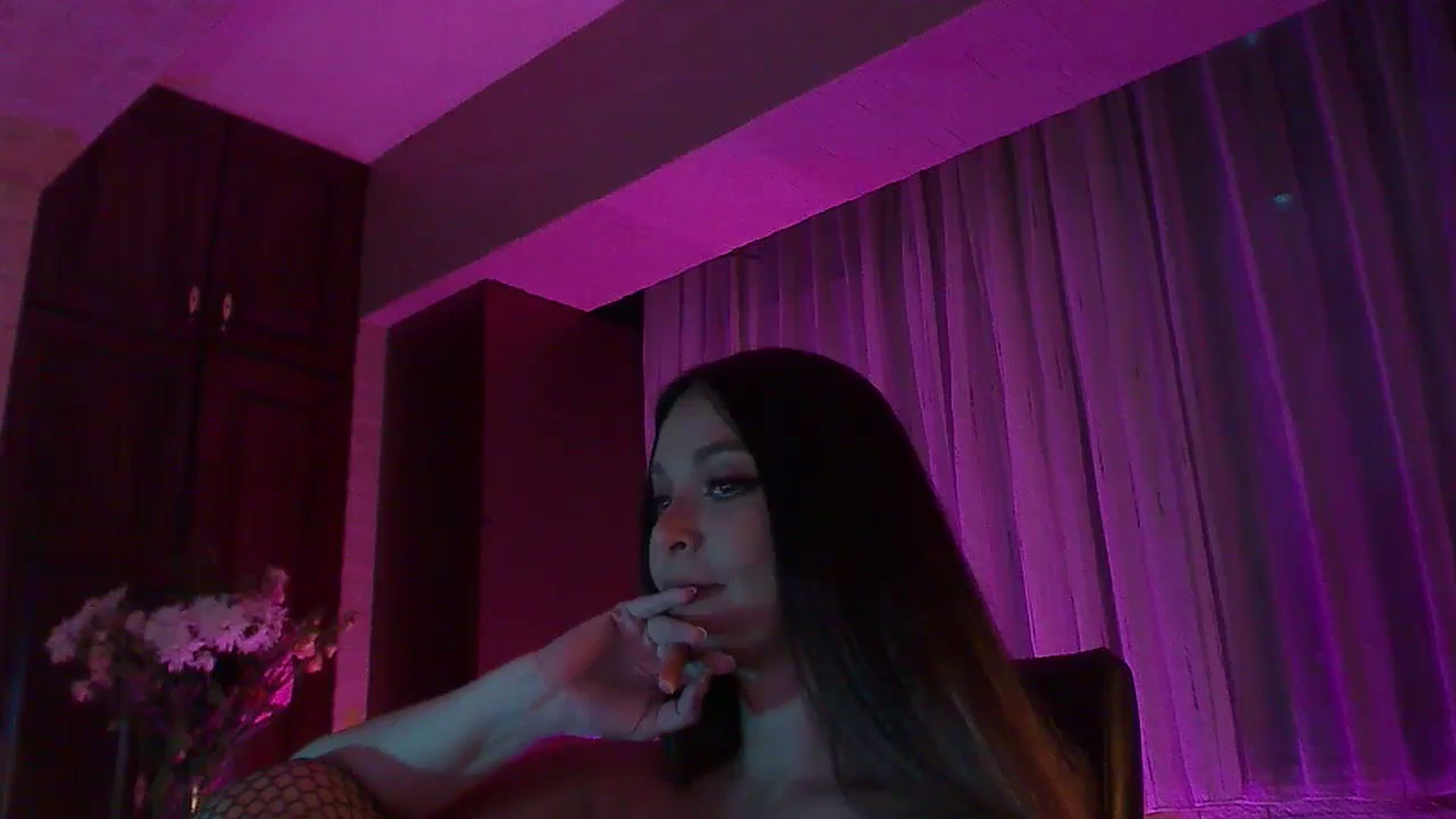 Gallery image thumbnail from No_bo_dy's myfreecams stream on, 09/20/2025, 02:28 image 17 of 20
