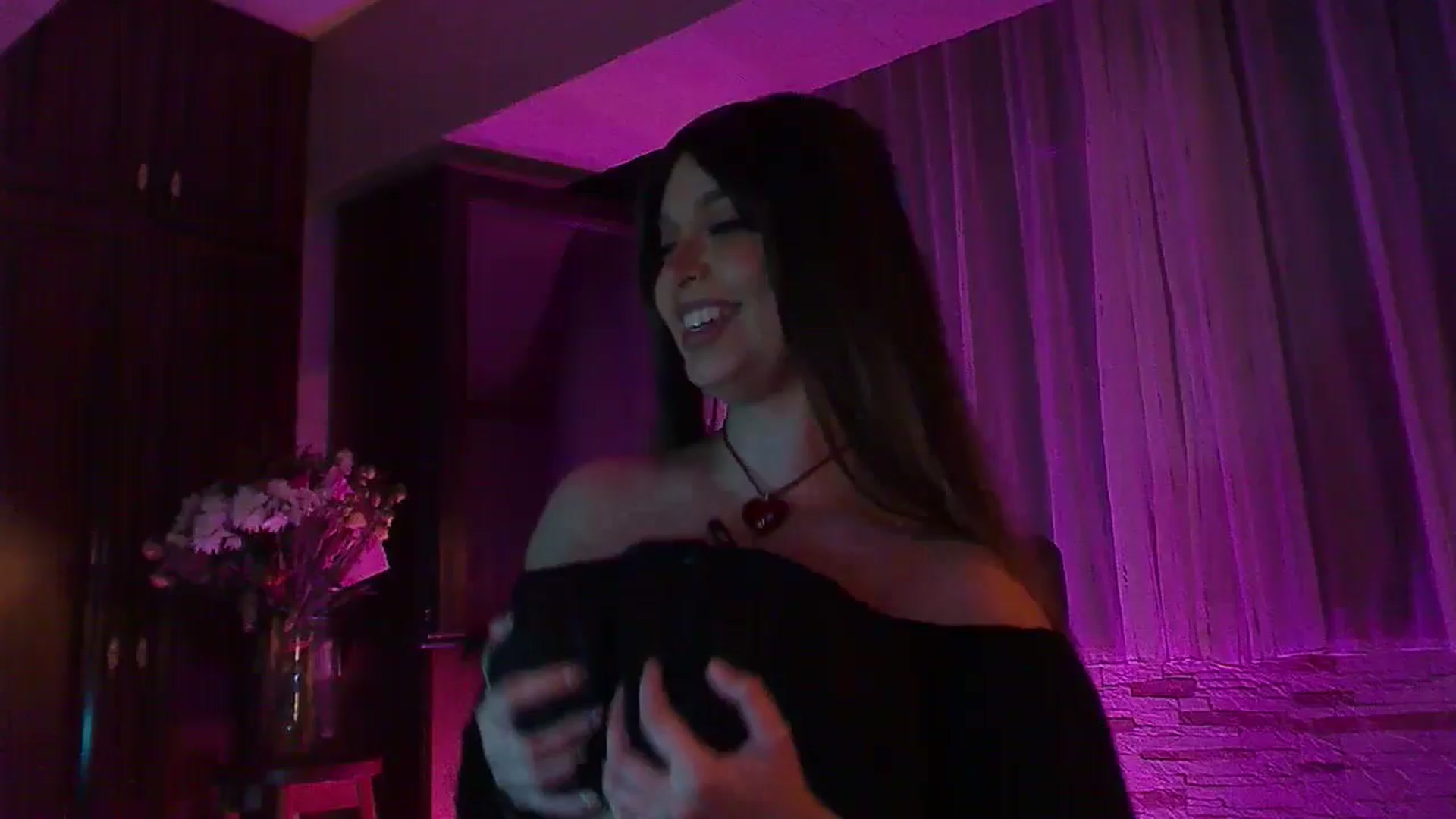 Gallery image thumbnail from No_bo_dy's myfreecams stream on, 09/21/2025, 01:07 image 1 of 20