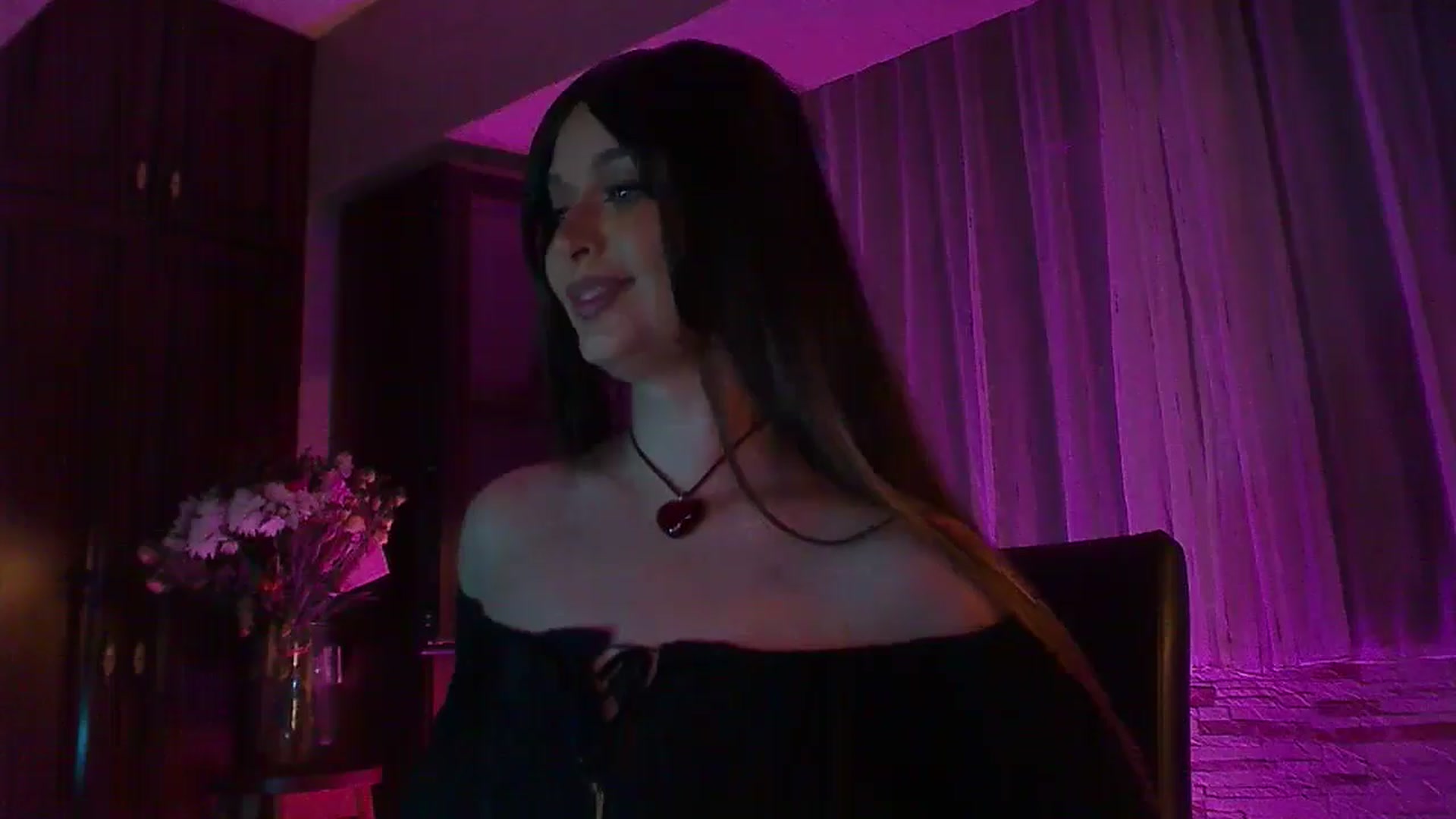 Gallery image thumbnail from No_bo_dy's myfreecams stream on, 09/21/2025, 01:07 image 18 of 20