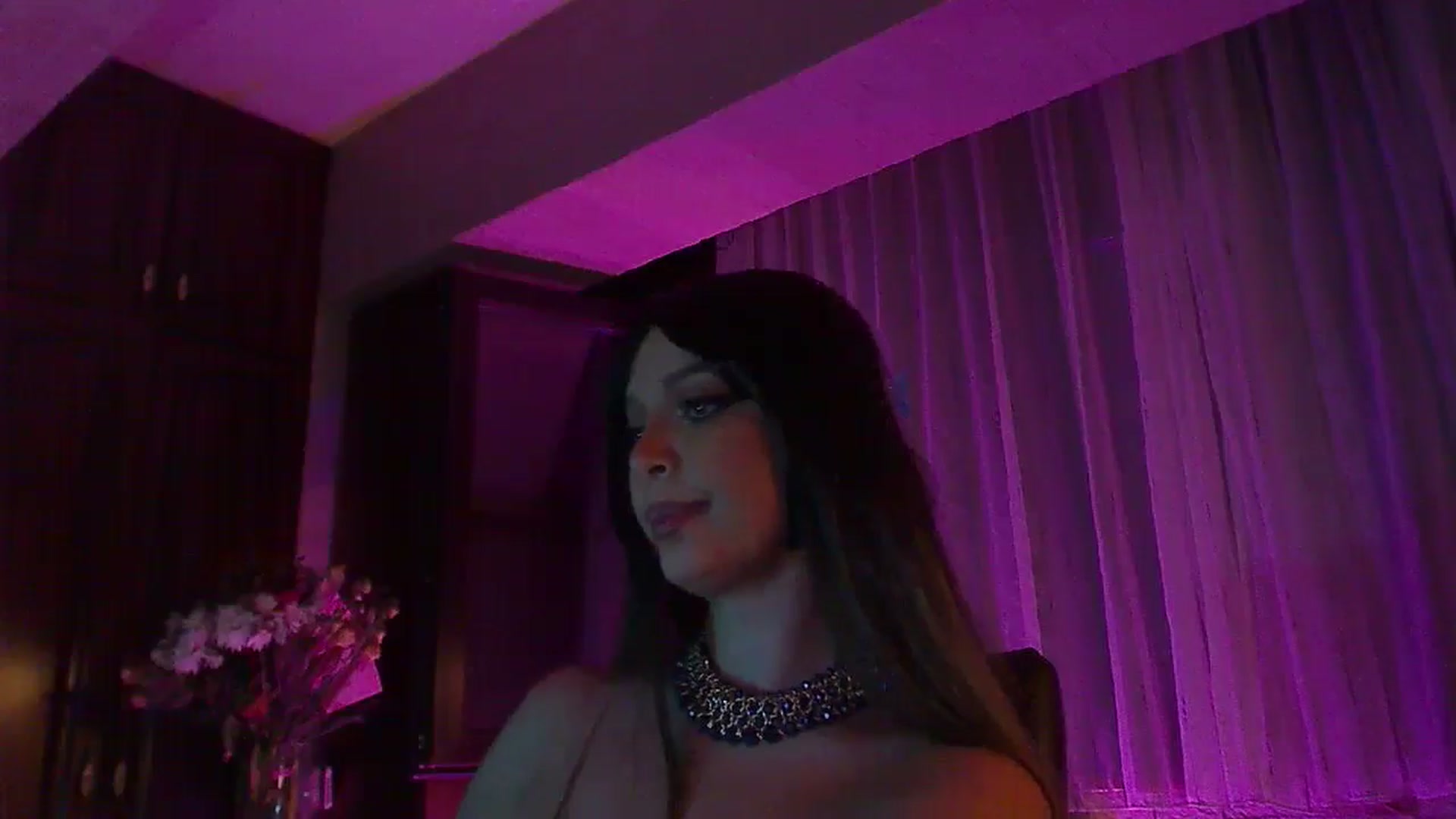 Gallery image thumbnail from No_bo_dy's myfreecams stream on, 09/22/2025, 01:27 image 18 of 20