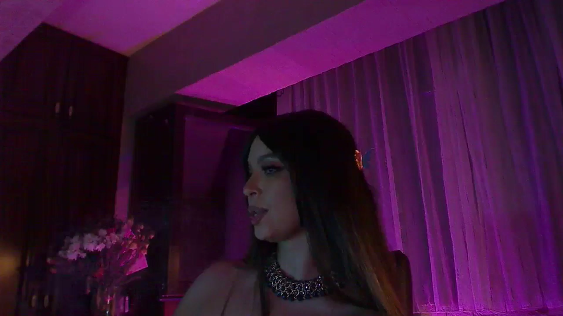 Gallery image thumbnail from No_bo_dy's myfreecams stream on, 09/22/2025, 01:27 image 19 of 20