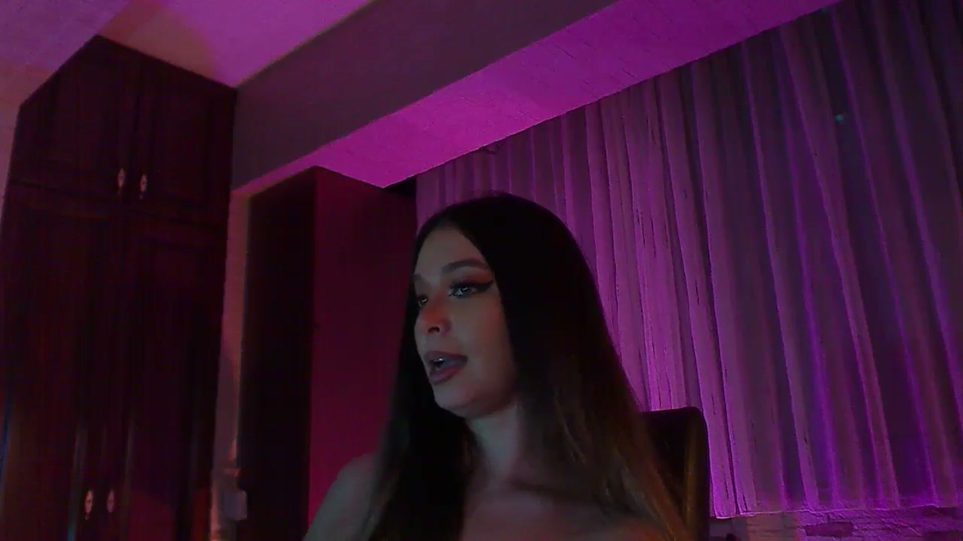 Gallery image thumbnail from No_bo_dy's myfreecams stream on, 09/29/2025, 02:46 image 5 of 20