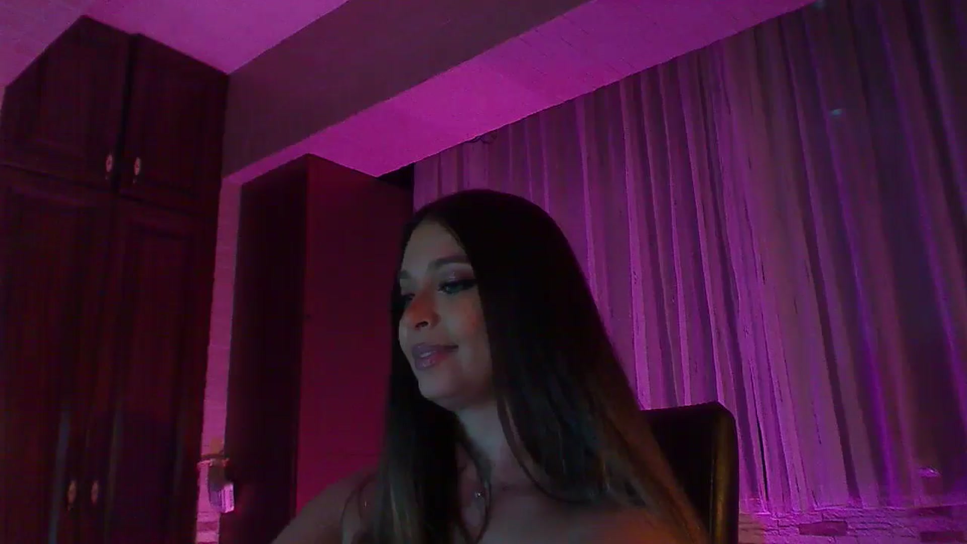 Gallery image thumbnail from No_bo_dy's myfreecams stream on, 10/04/2025, 03:23 image 17 of 20