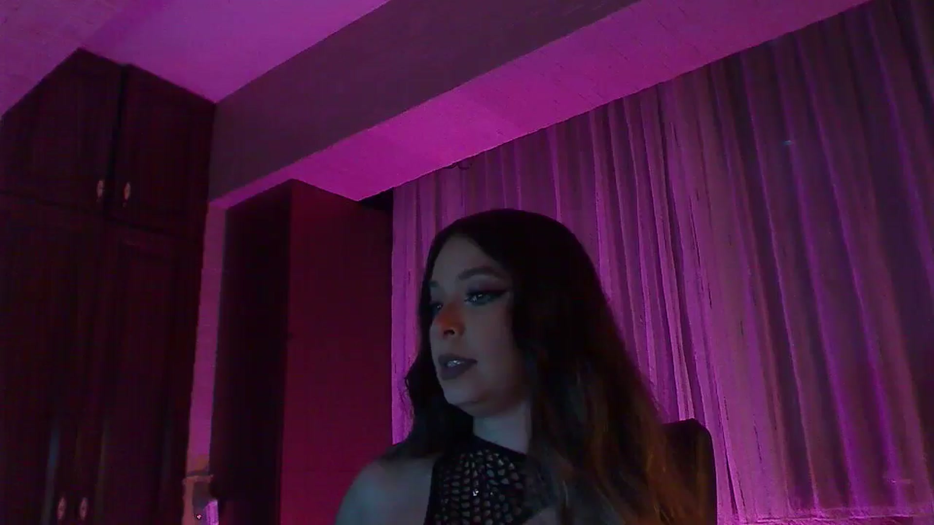 Gallery image thumbnail from No_bo_dy's myfreecams stream on, 10/06/2025, 02:26 image 18 of 20