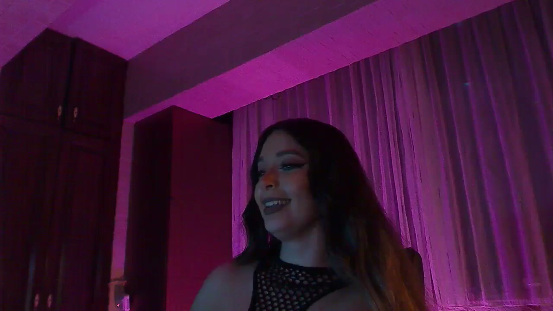 Gallery image thumbnail from No_bo_dy's myfreecams stream on, 10/06/2025, 02:26 image 16 of 20
