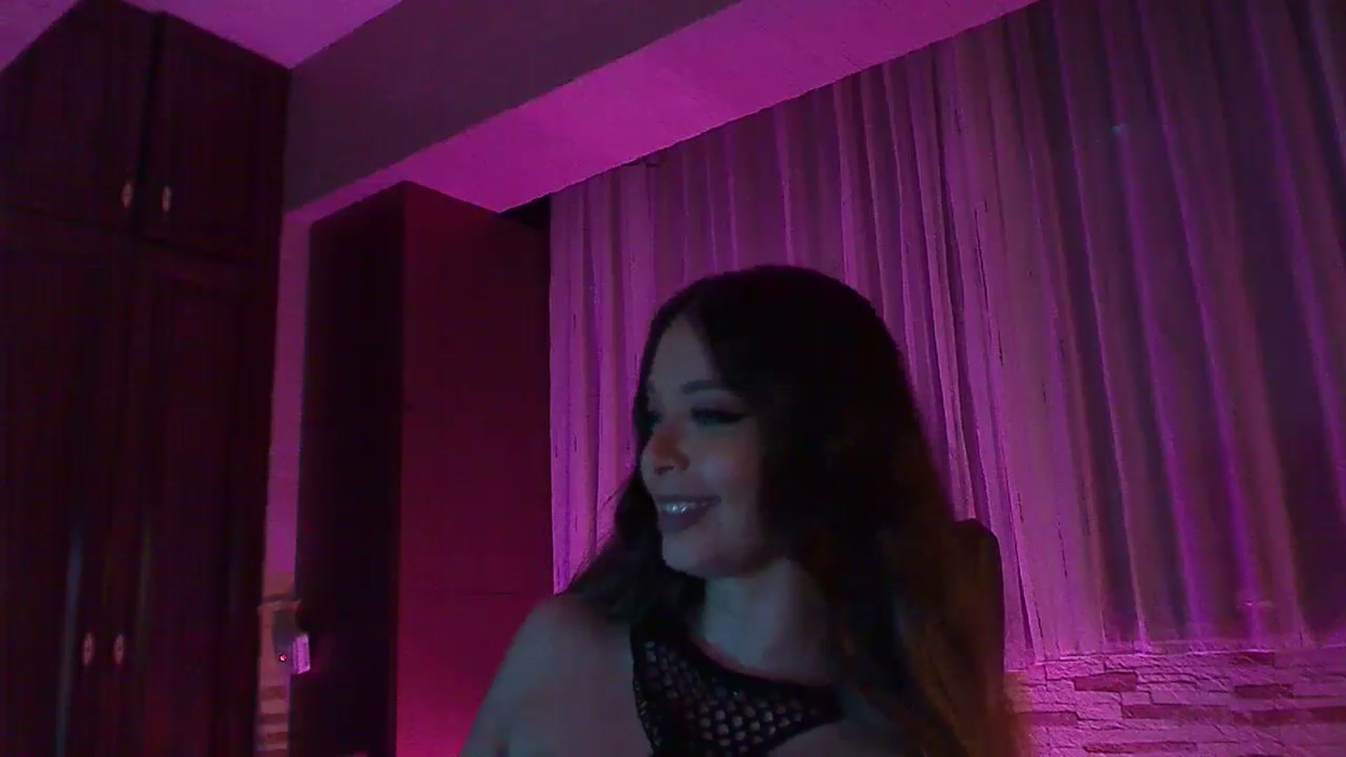 Gallery image thumbnail from No_bo_dy's myfreecams stream on, 10/06/2025, 05:03 image 16 of 20