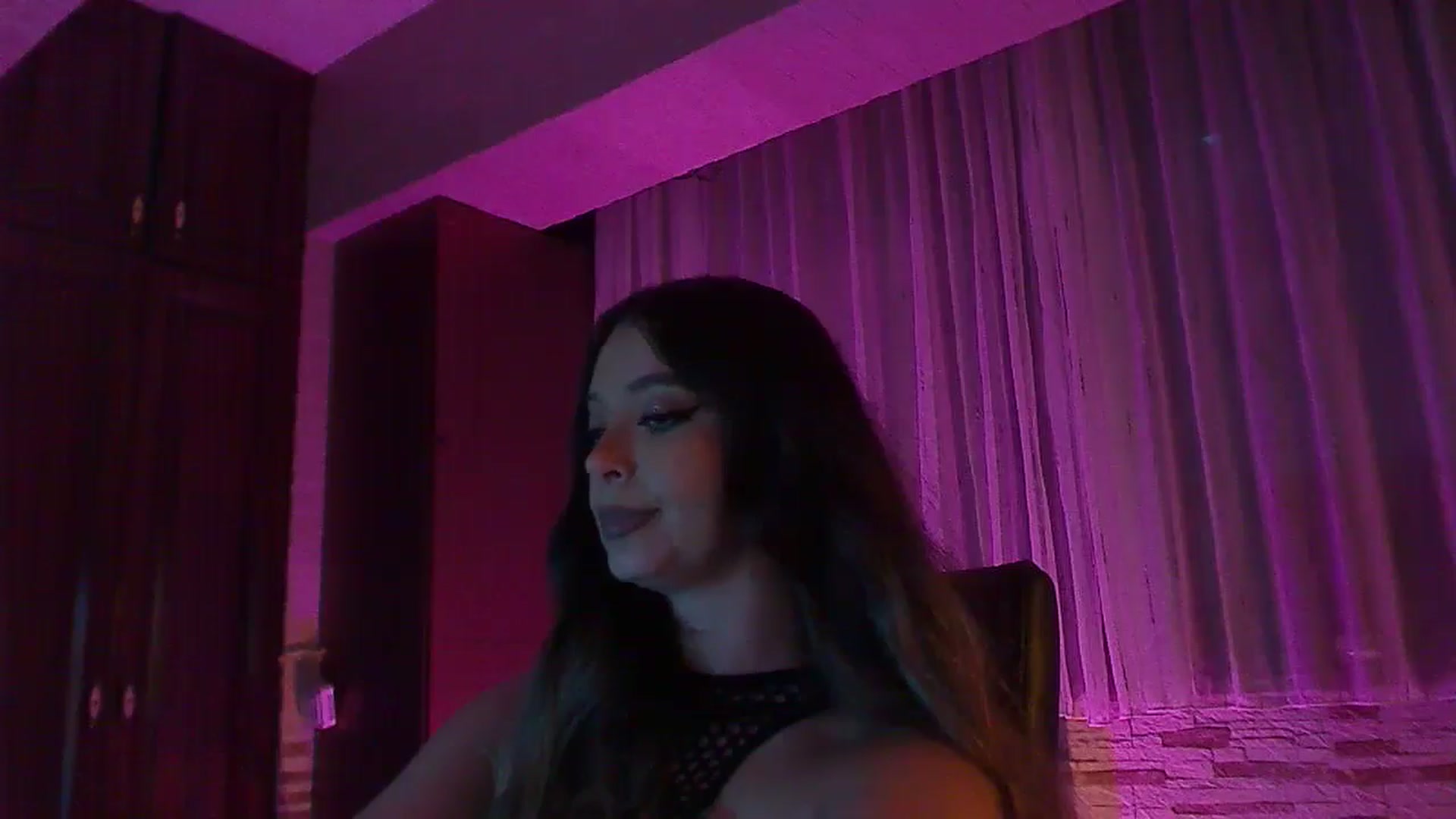 Gallery image thumbnail from No_bo_dy's myfreecams stream on, 10/06/2025, 05:03 image 4 of 20