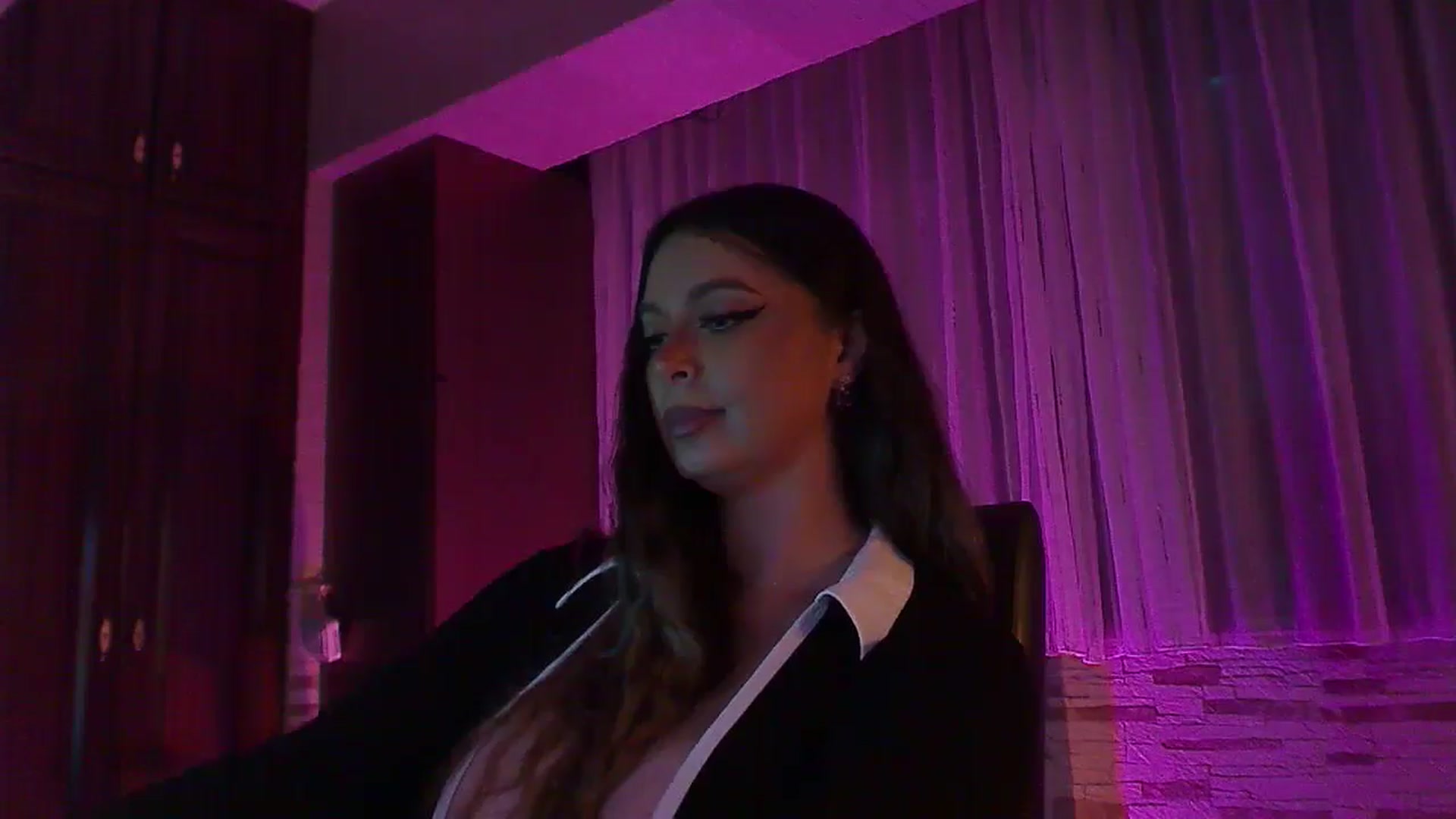 Gallery image thumbnail from No_bo_dy's myfreecams stream on, 10/13/2025, 02:46 image 4 of 20