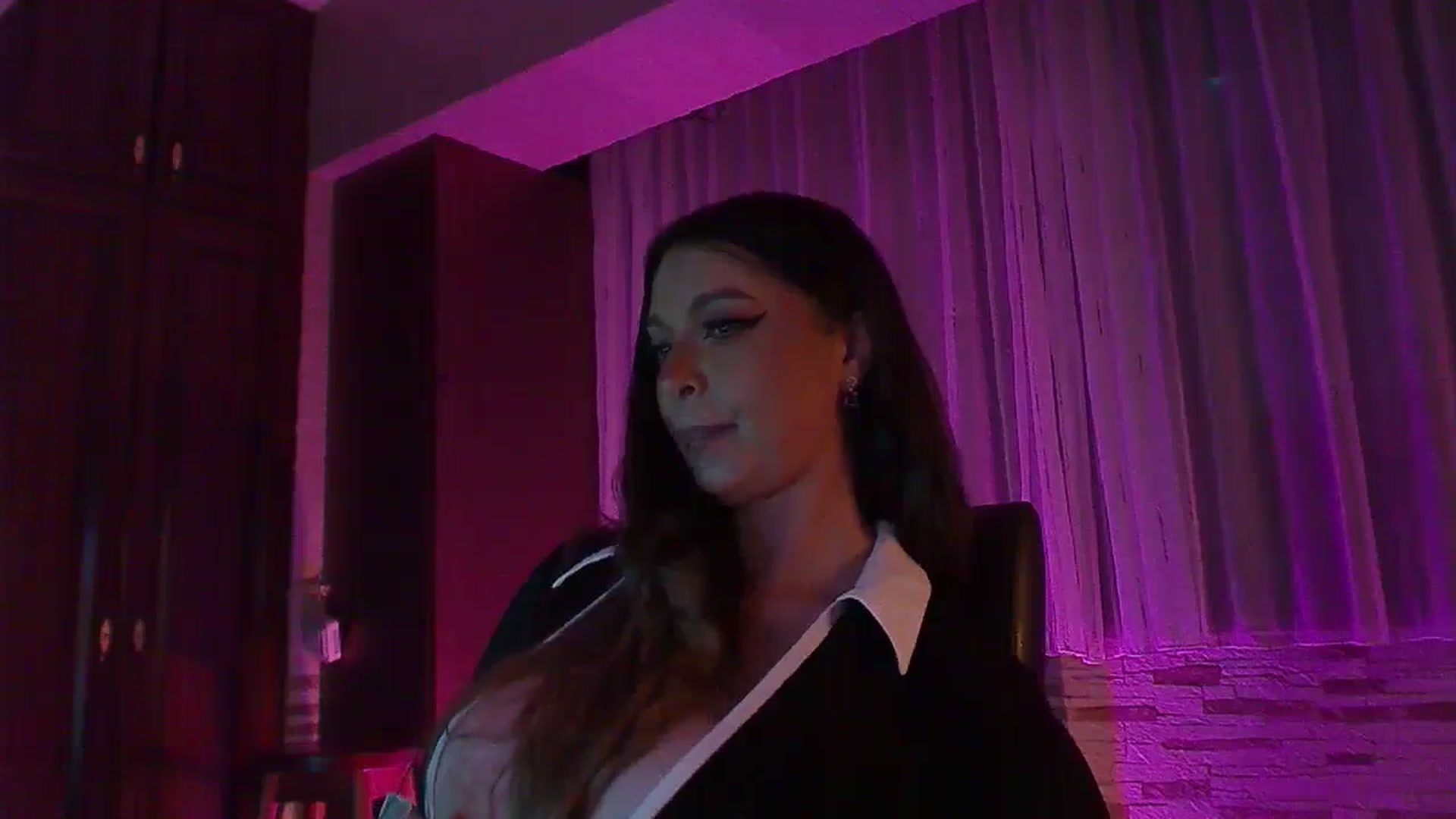 Gallery image thumbnail from No_bo_dy's myfreecams stream on, 10/13/2025, 02:46 image 3 of 20