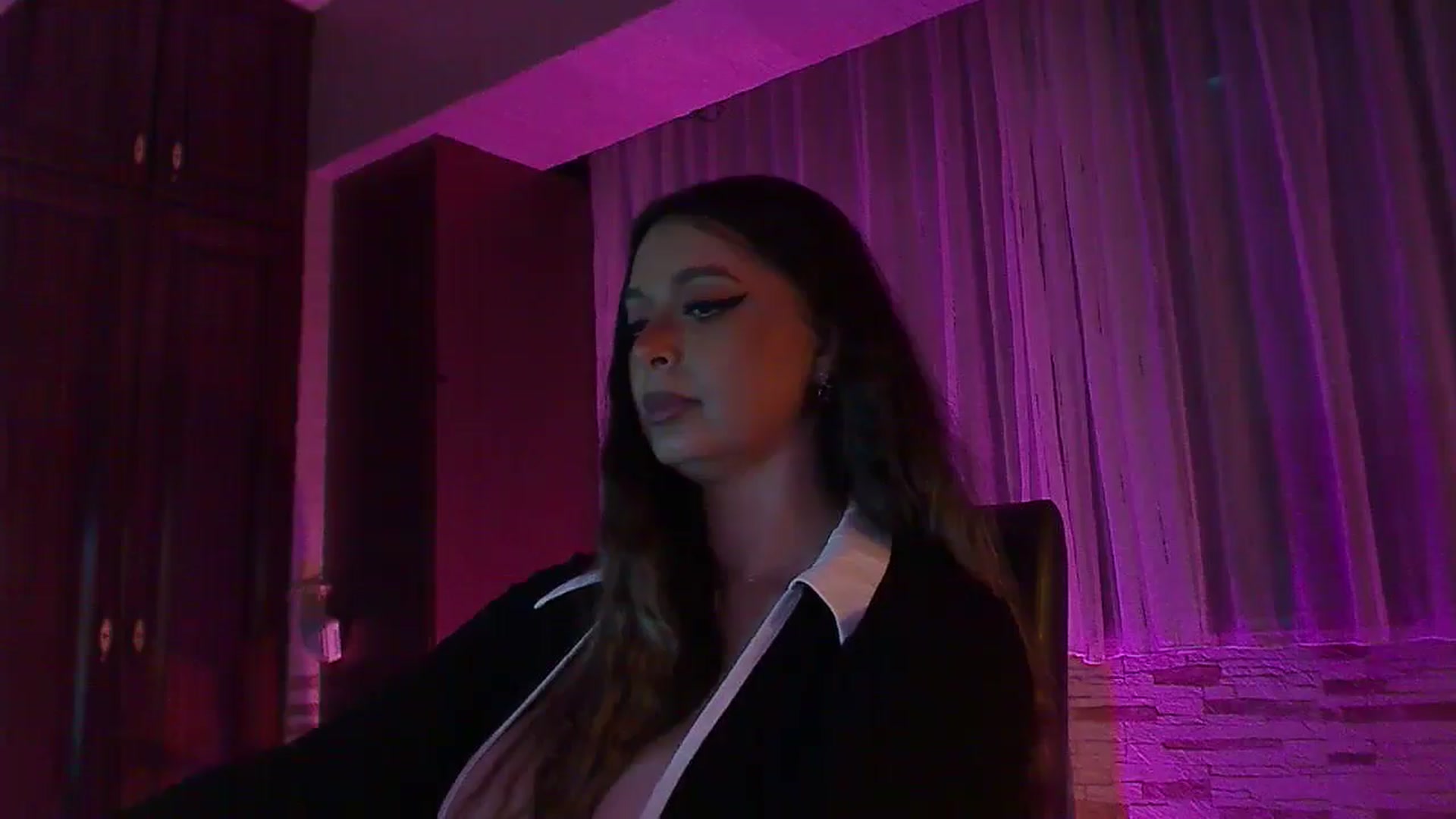 Gallery image thumbnail from No_bo_dy's myfreecams stream on, 10/13/2025, 02:46 image 13 of 20