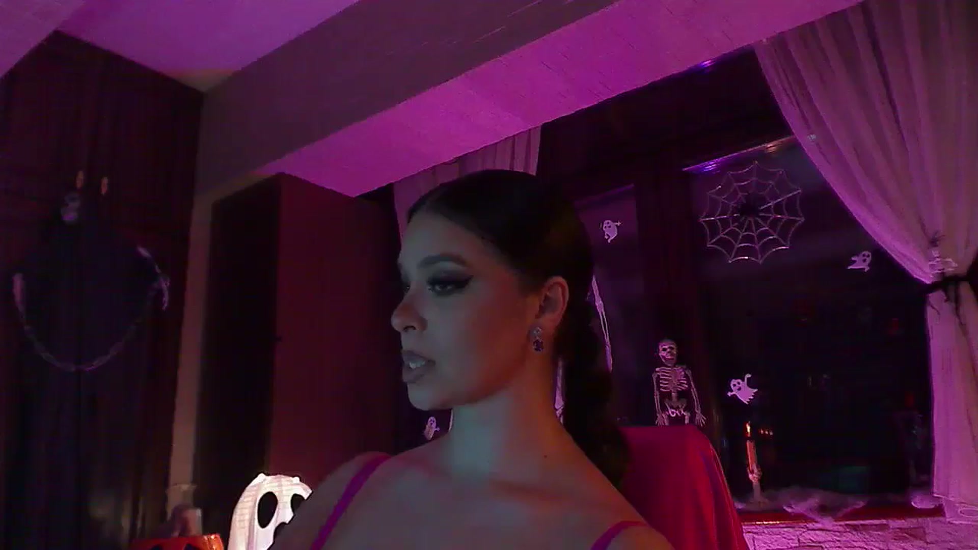 Gallery image thumbnail from No_bo_dy's myfreecams stream on, 10/18/2025, 02:03 image 1 of 20