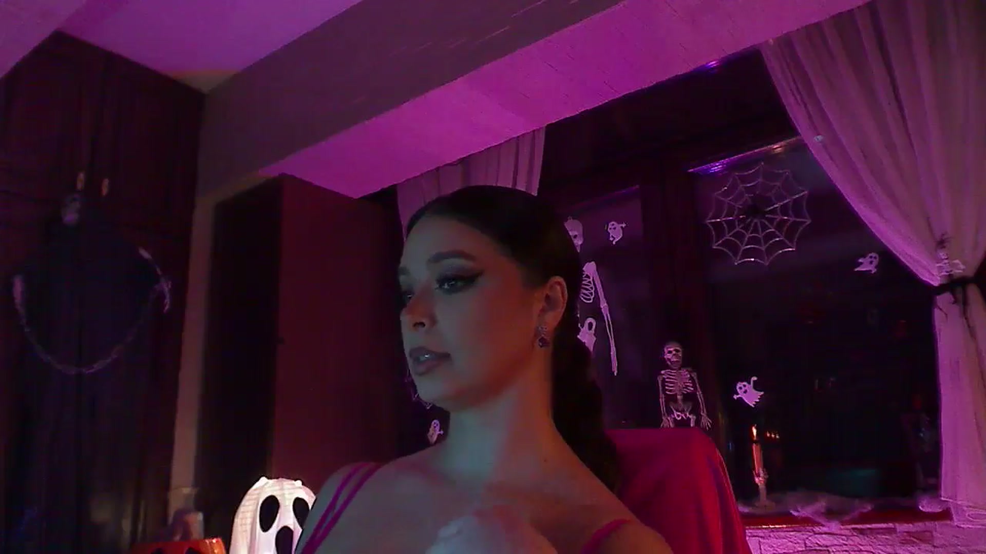Gallery image thumbnail from No_bo_dy's myfreecams stream on, 10/18/2025, 02:03 image 4 of 20