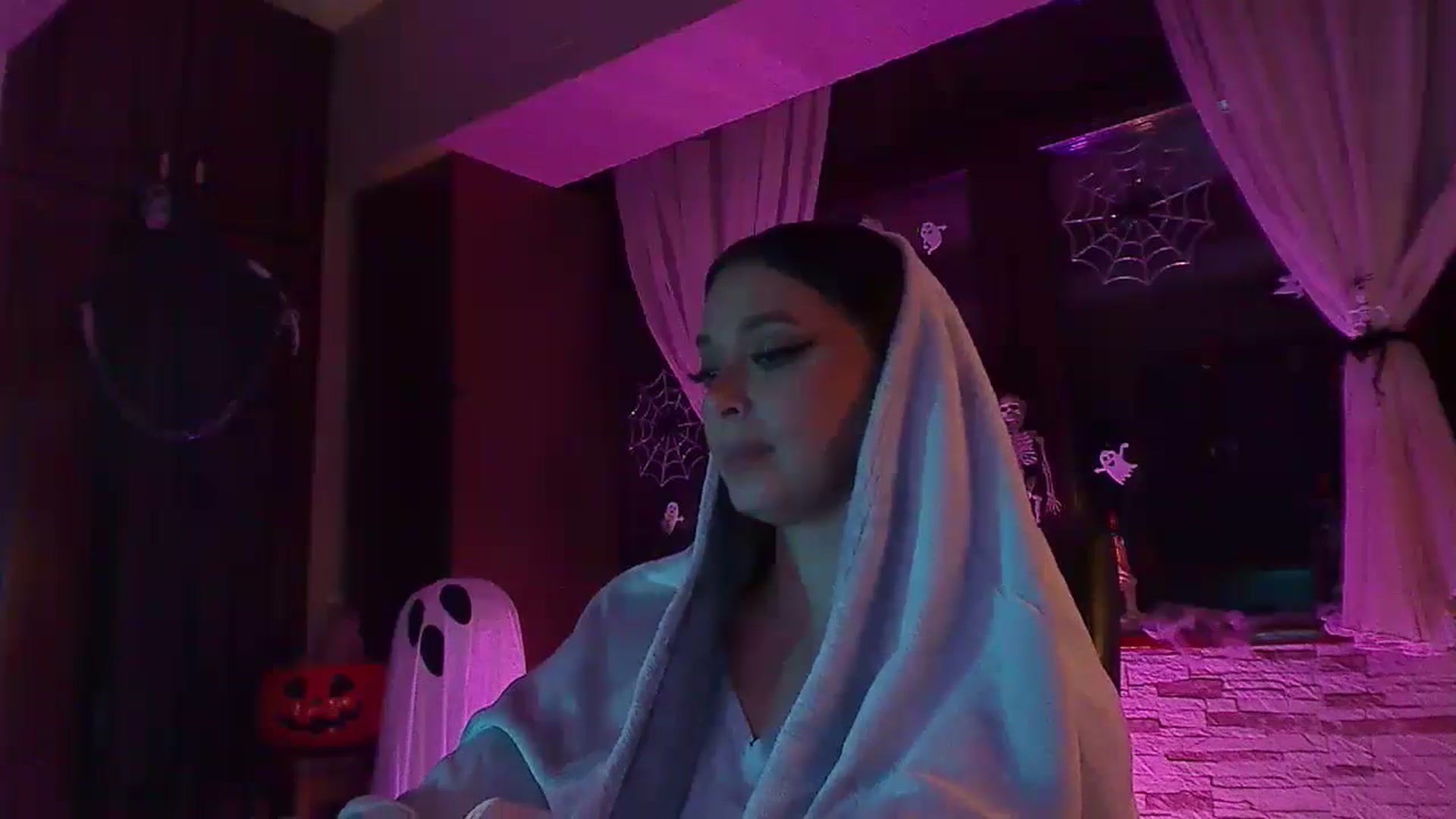 Gallery image thumbnail from No_bo_dy's myfreecams stream on, 10/19/2025, 21:29 image 13 of 20