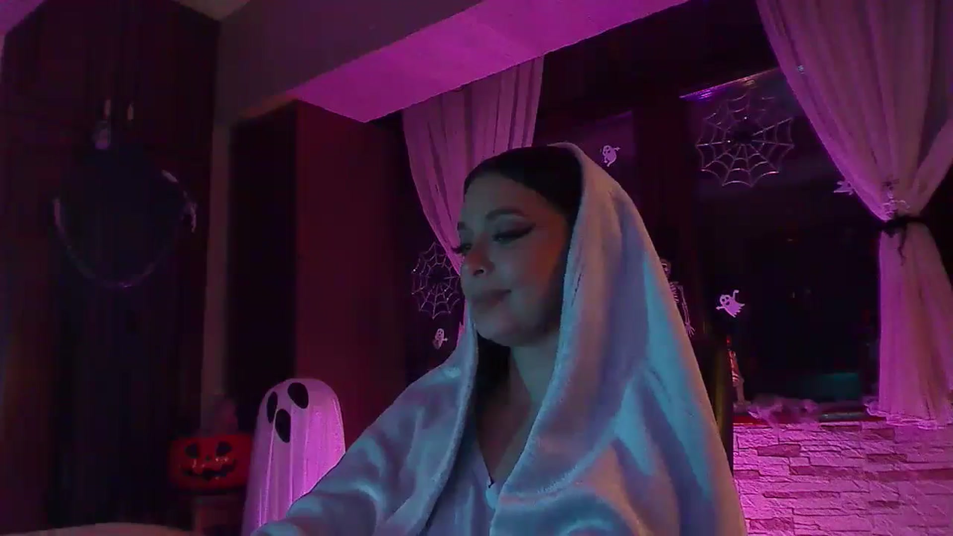 Gallery image thumbnail from No_bo_dy's myfreecams stream on, 10/19/2025, 21:29 image 16 of 20