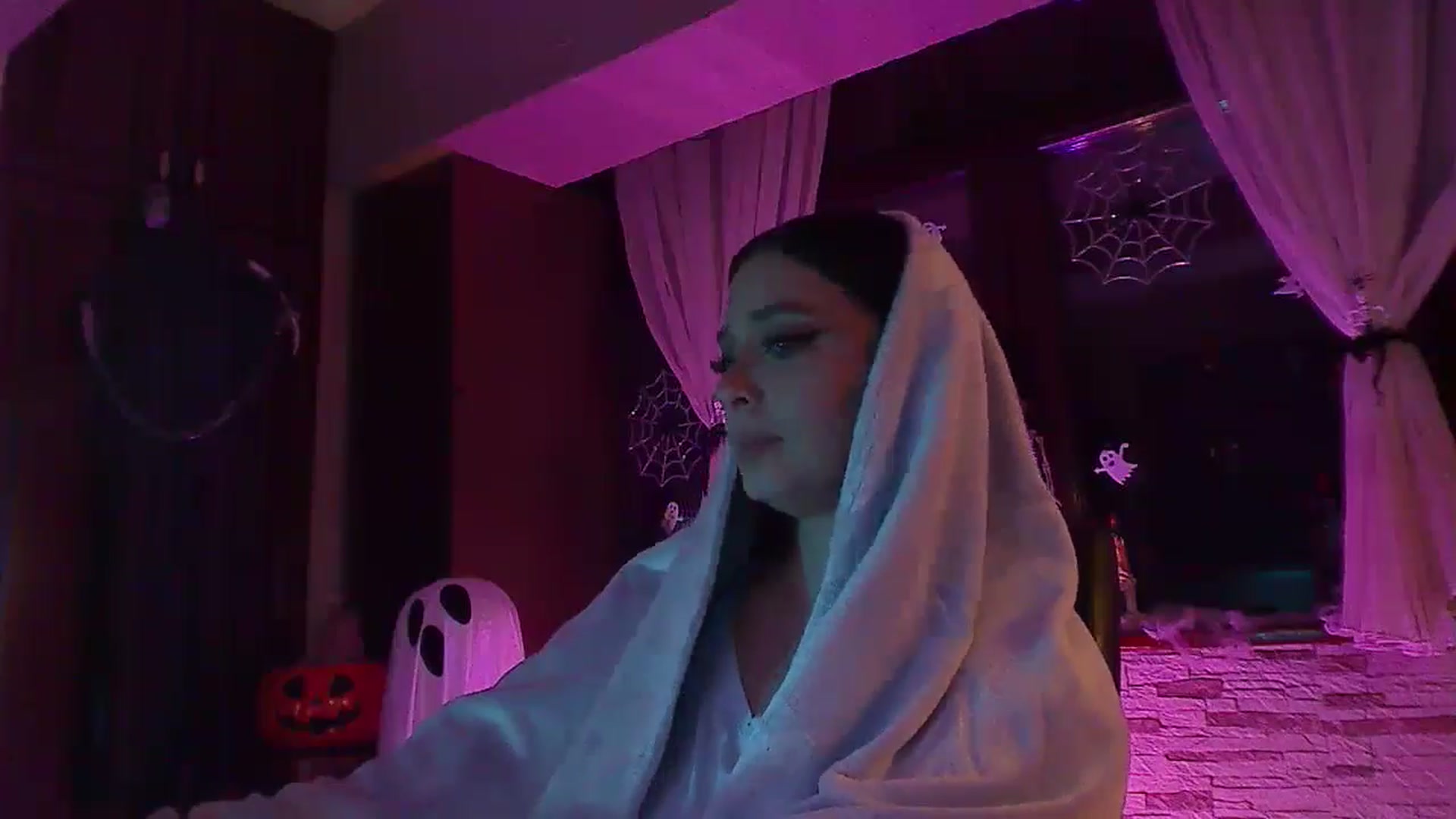 Gallery image thumbnail from No_bo_dy's myfreecams stream on, 10/19/2025, 21:29 image 10 of 20