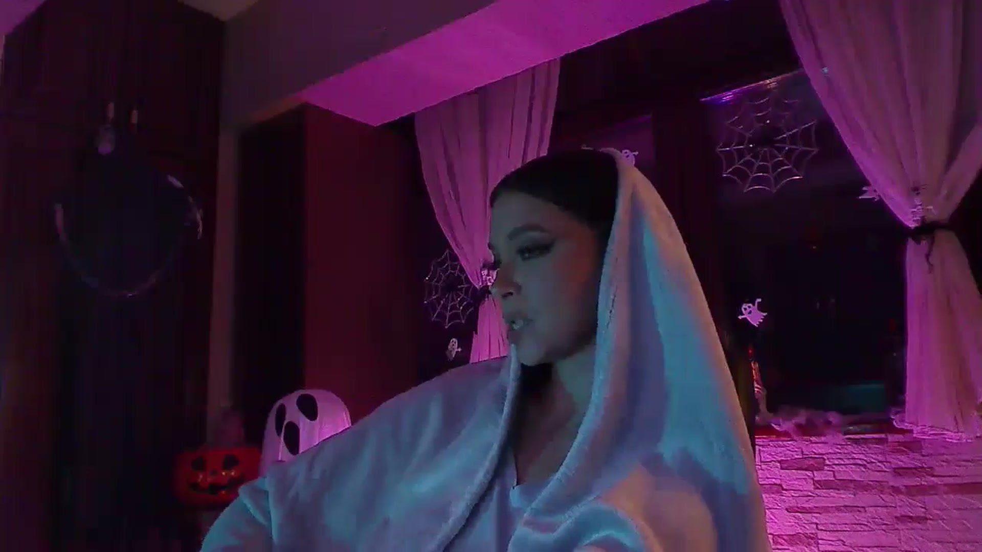 Gallery image thumbnail from No_bo_dy's myfreecams stream on, 10/19/2025, 21:29 image 17 of 20
