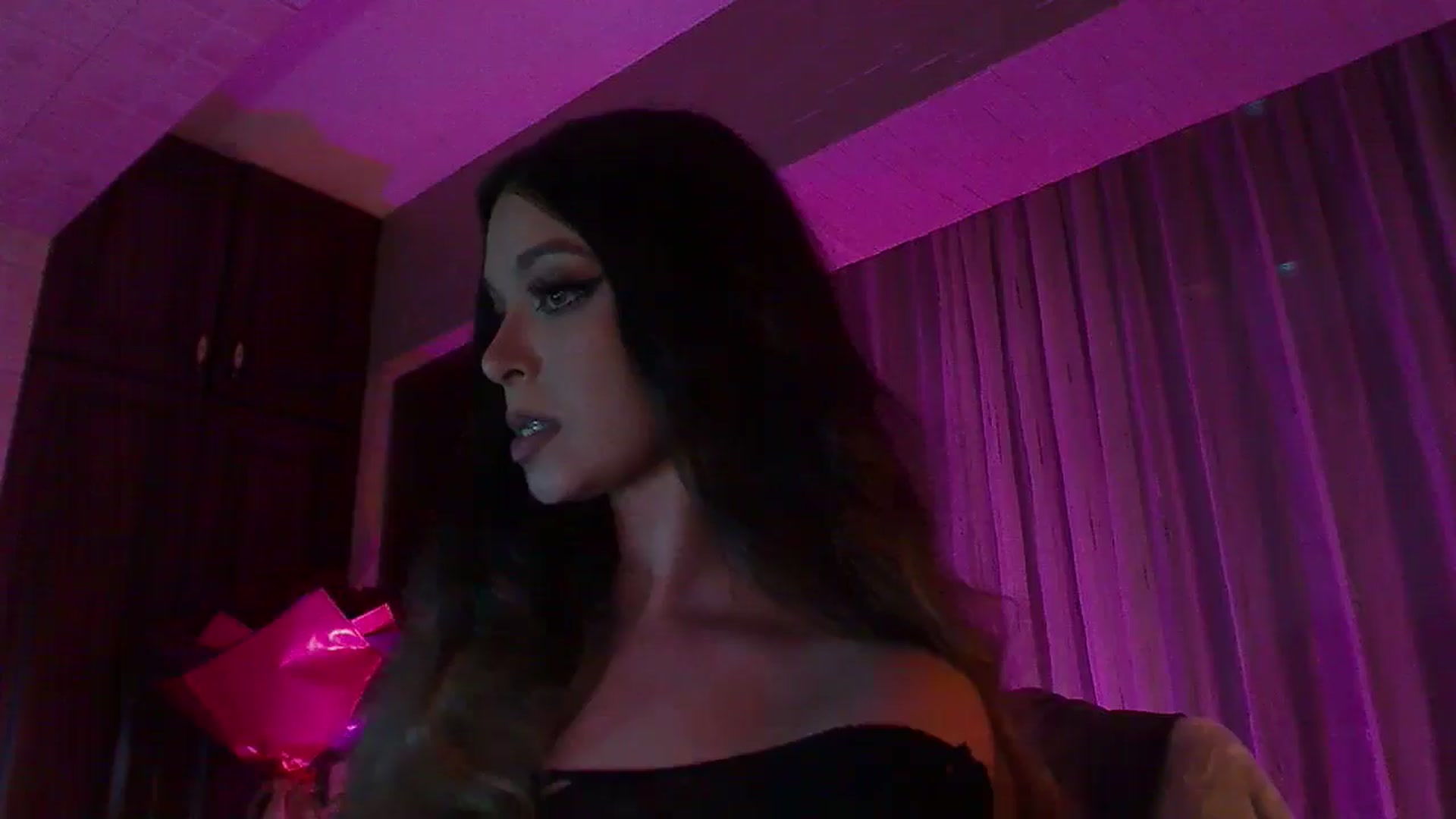 Gallery image thumbnail from No_bo_dy's myfreecams stream on, 11/09/2025, 04:16 image 12 of 20