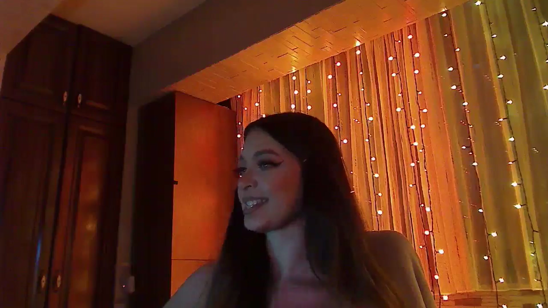 Gallery image thumbnail from No_bo_dy's myfreecams stream on, 01/18/2026, 02:13 image 18 of 20