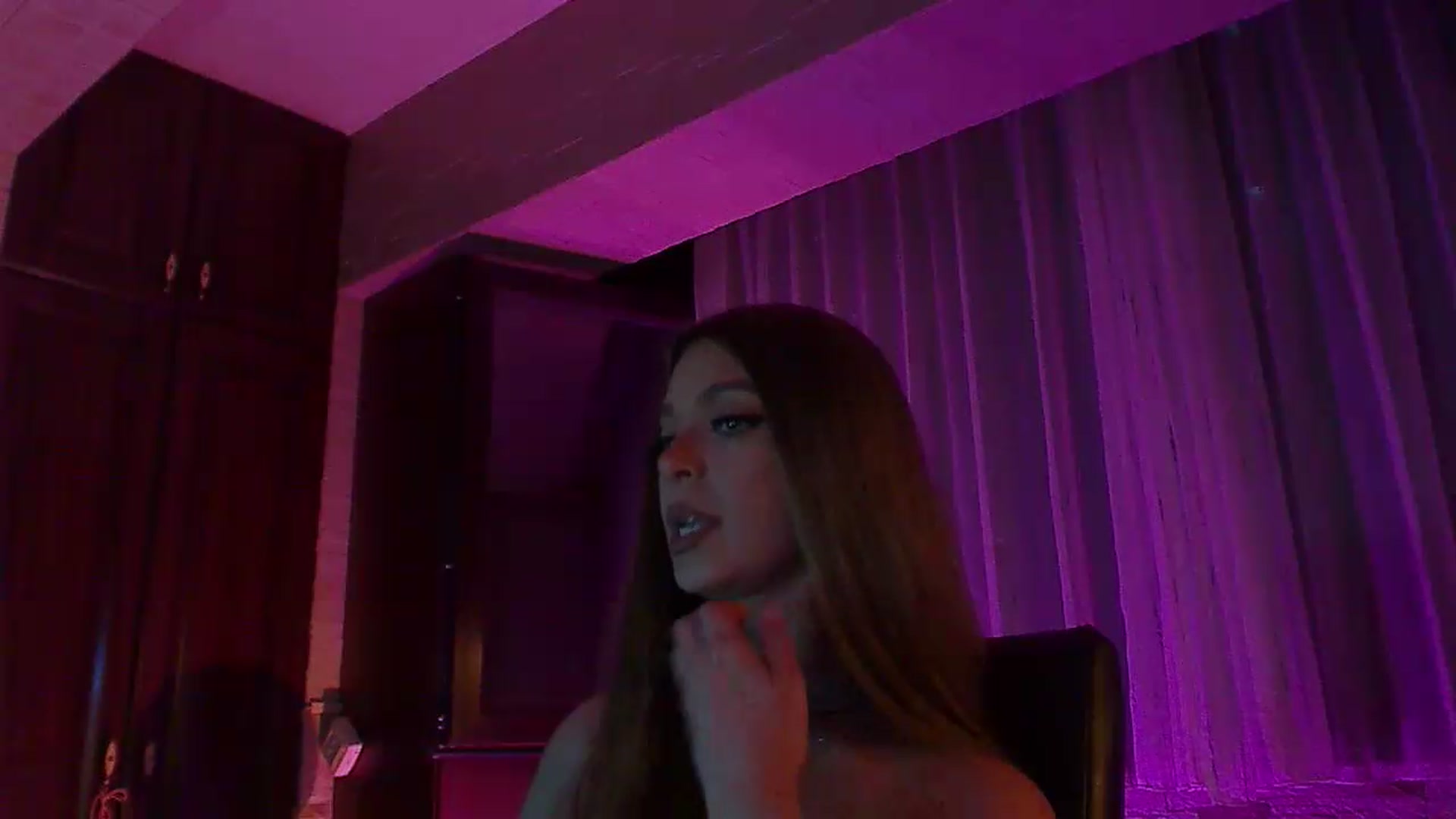 Gallery image thumbnail from No_bo_dy's myfreecams stream on, 06/20/2026, 01:29 image 7 of 20