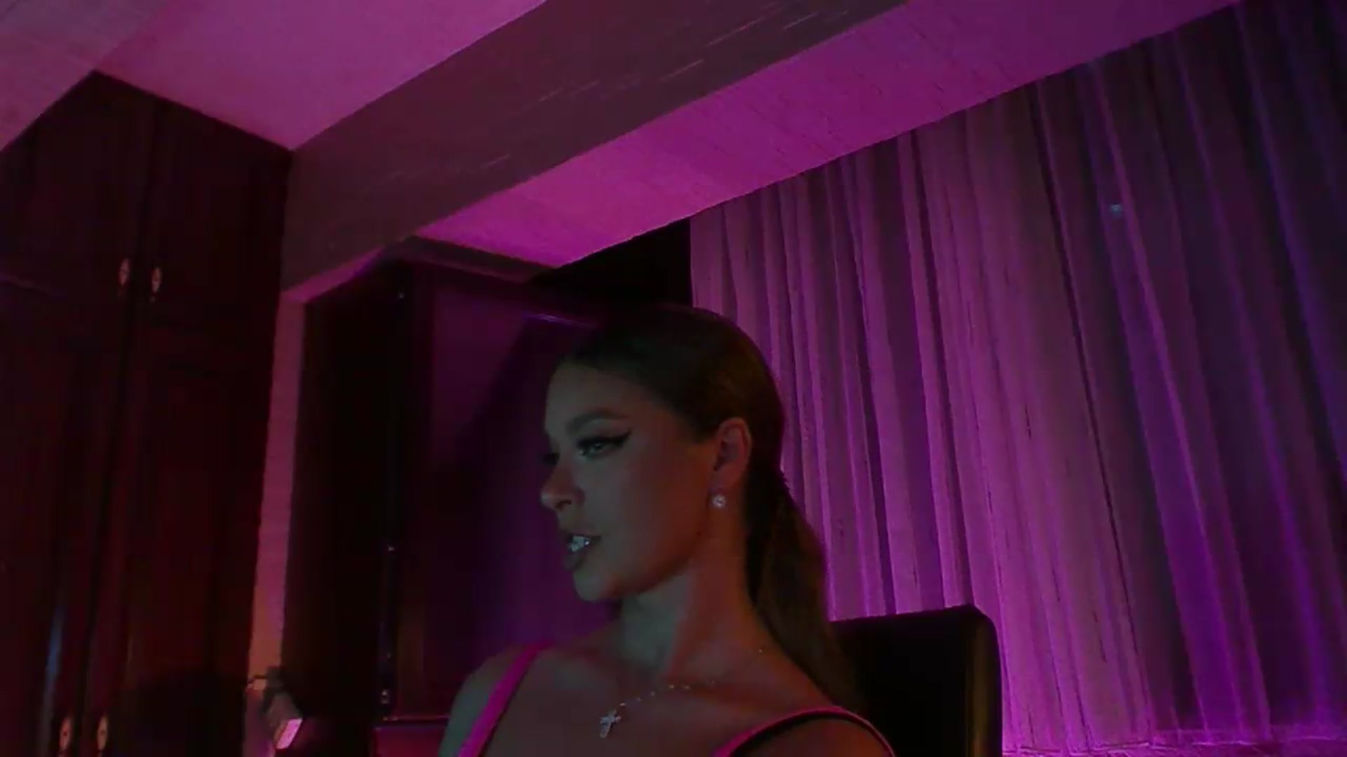 Gallery image thumbnail from No_bo_dy's myfreecams stream on, 06/27/2026, 24:47 image 5 of 20