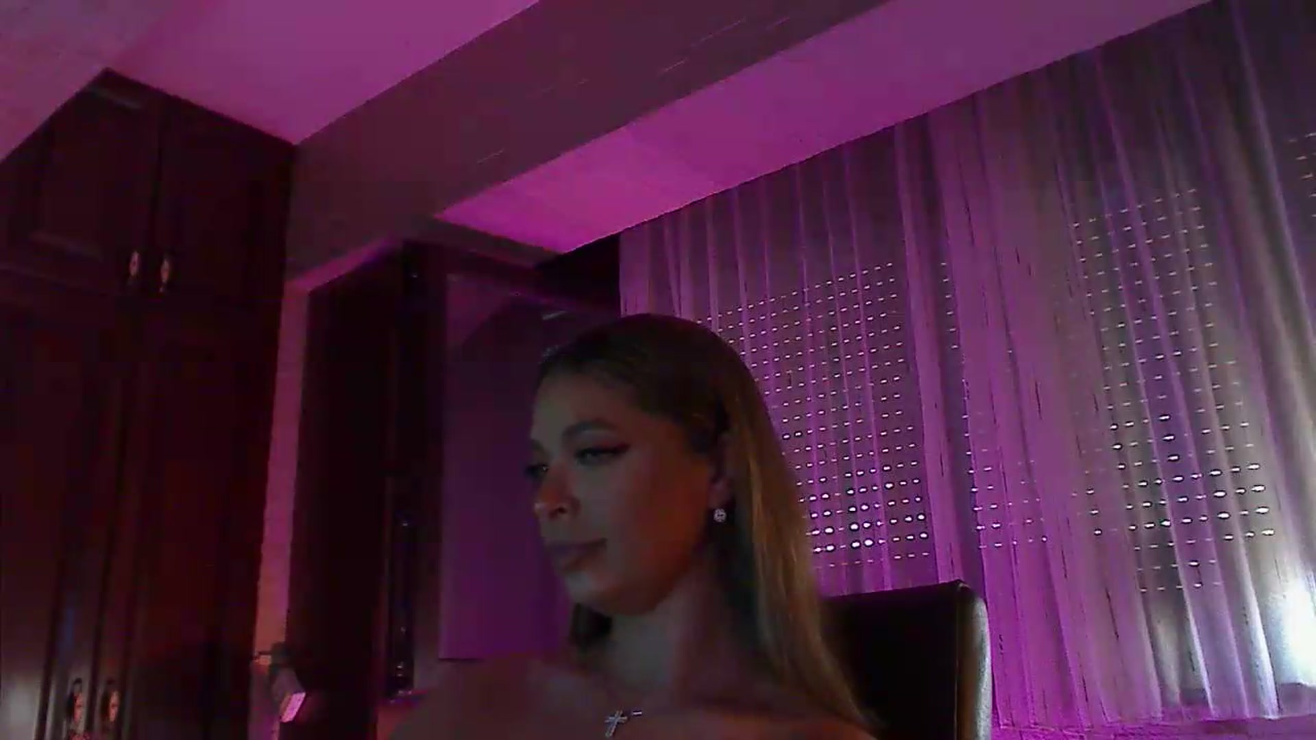 Gallery image thumbnail from No_bo_dy's myfreecams stream on, 06/28/2026, 03:43 image 19 of 20
