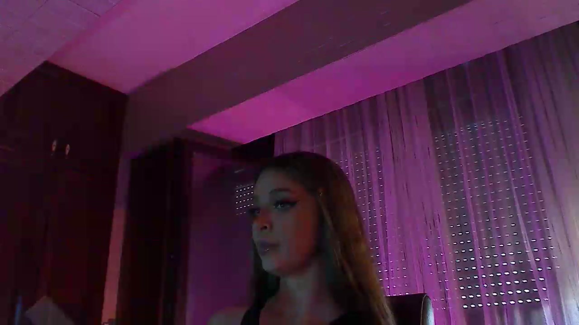 Gallery image thumbnail from No_bo_dy's myfreecams stream on, 08/10/2026, 04:39 image 17 of 20