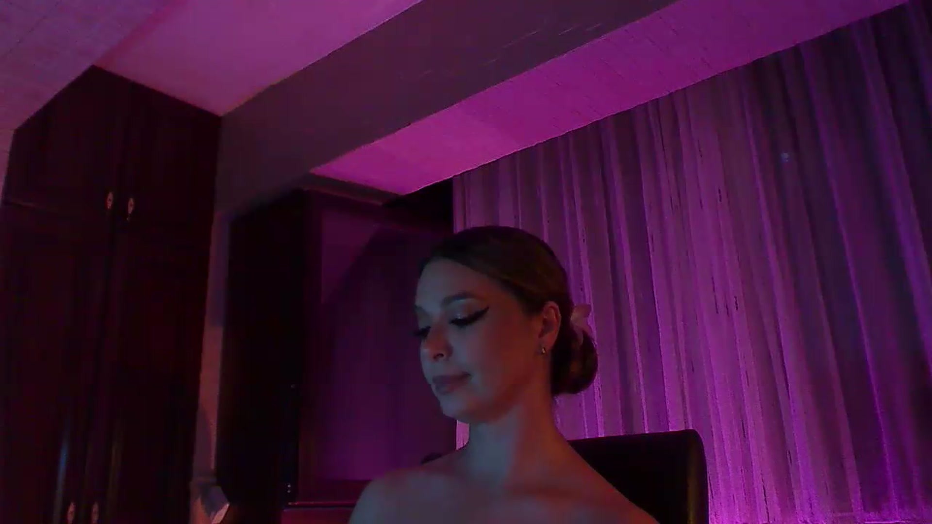 Gallery image thumbnail from No_bo_dy's myfreecams stream on, 08/16/2026, 21:14 image 13 of 20