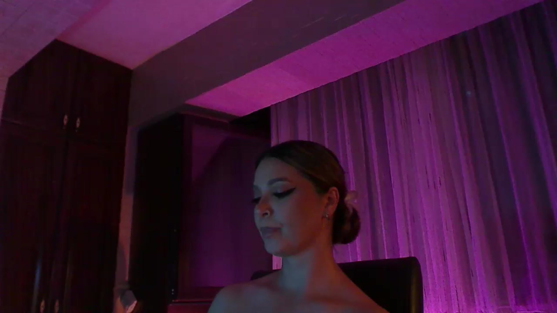 Gallery image thumbnail from No_bo_dy's myfreecams stream on, 08/16/2026, 21:14 image 14 of 20