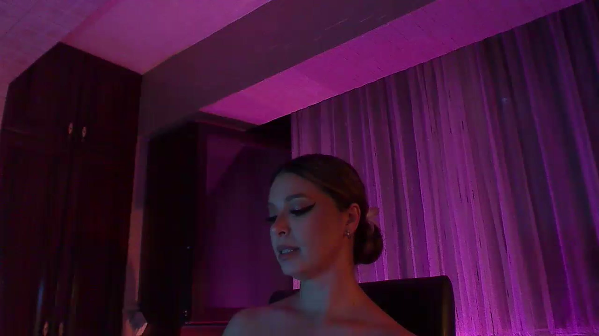 Gallery image thumbnail from No_bo_dy's myfreecams stream on, 08/16/2026, 21:14 image 16 of 20
