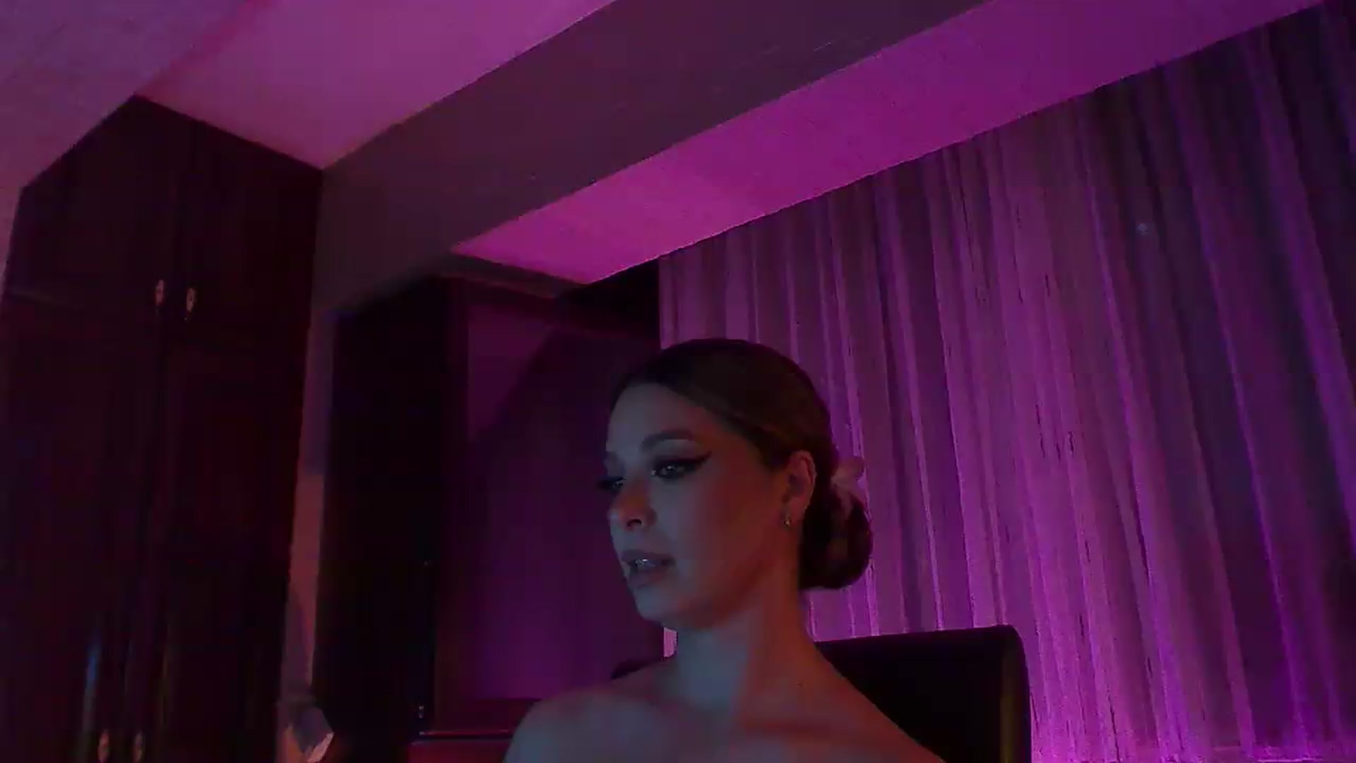 Gallery image thumbnail from No_bo_dy's myfreecams stream on, 08/16/2026, 21:14 image 6 of 20