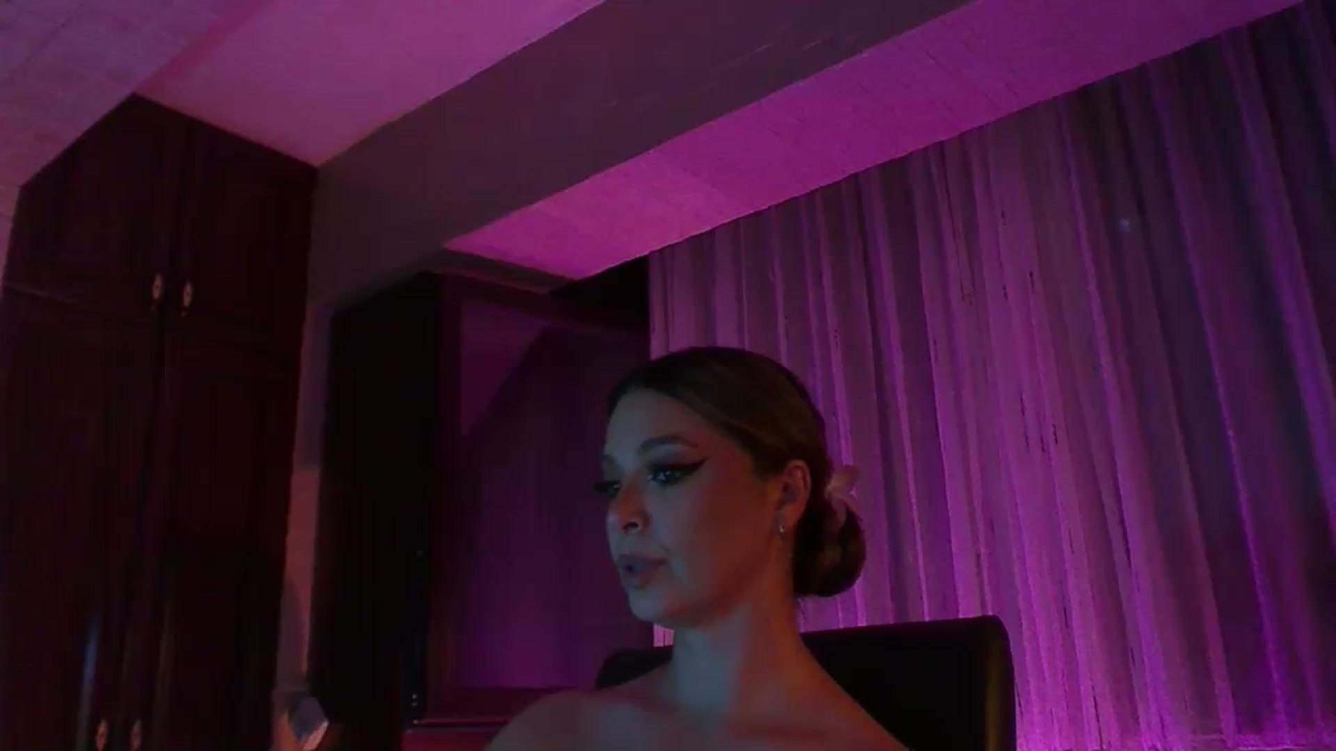 Gallery image thumbnail from No_bo_dy's myfreecams stream on, 08/16/2026, 21:14 image 12 of 20