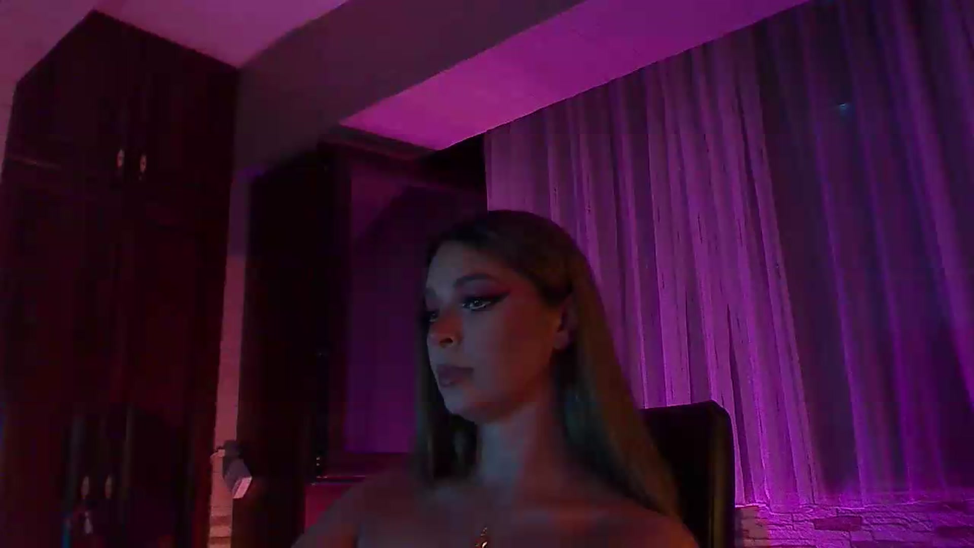Gallery image thumbnail from No_bo_dy's myfreecams stream on, 08/22/2026, 02:45 image 10 of 20