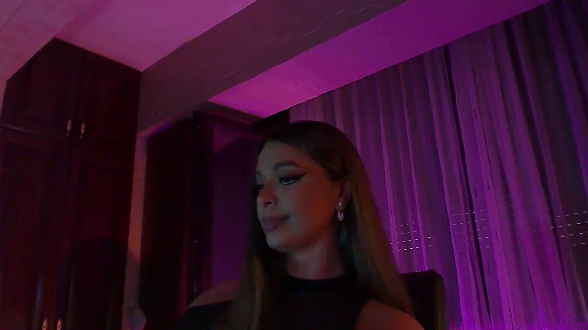 Gallery image thumbnail from No_bo_dy's myfreecams stream on, 08/31/2026, 03:38 image 17 of 20