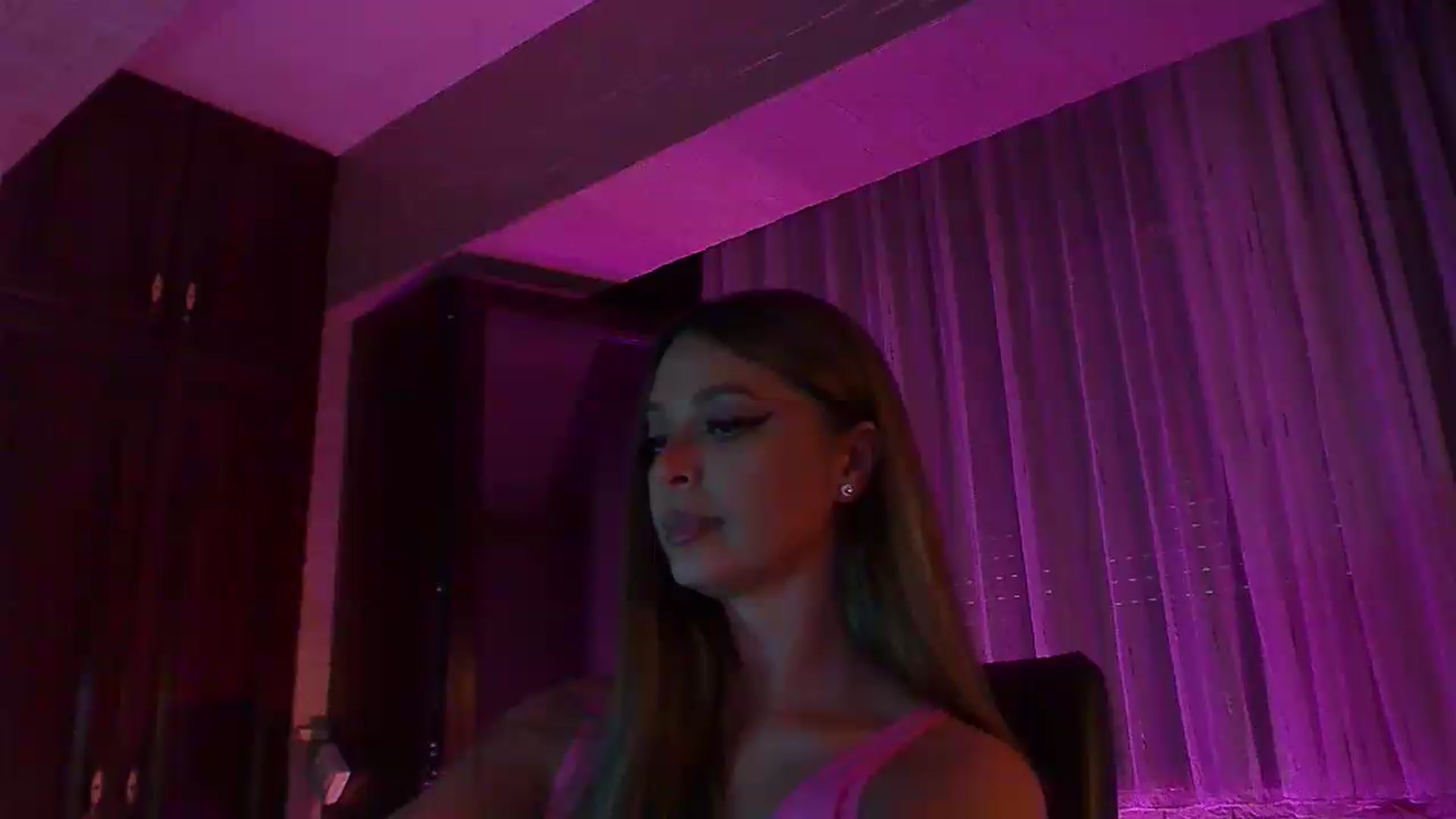 Gallery image thumbnail from No_bo_dy's myfreecams stream on, 09/08/2026, 03:34 image 18 of 20