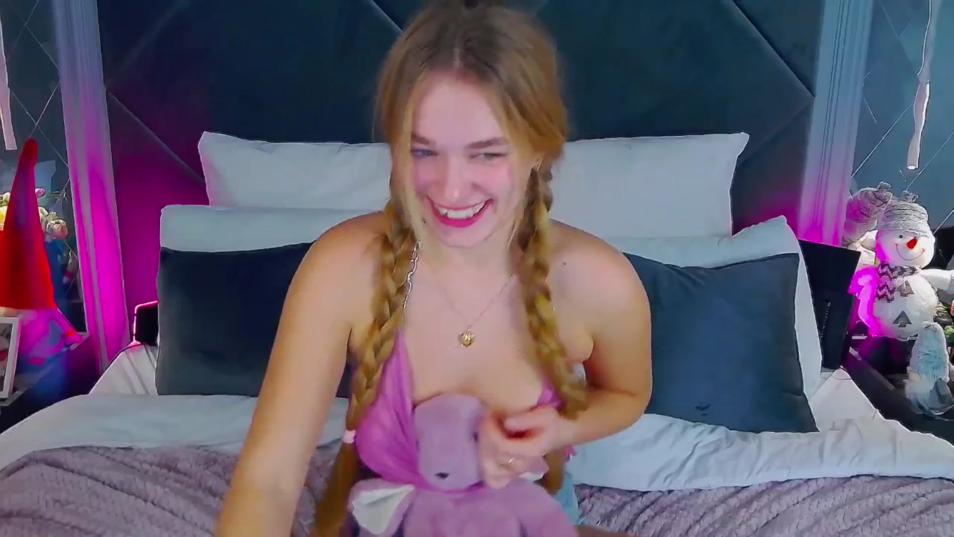 Gallery image thumbnail from NoaLux's myfreecams stream on, 12/25/2025, 11:03 image 11 of 20
