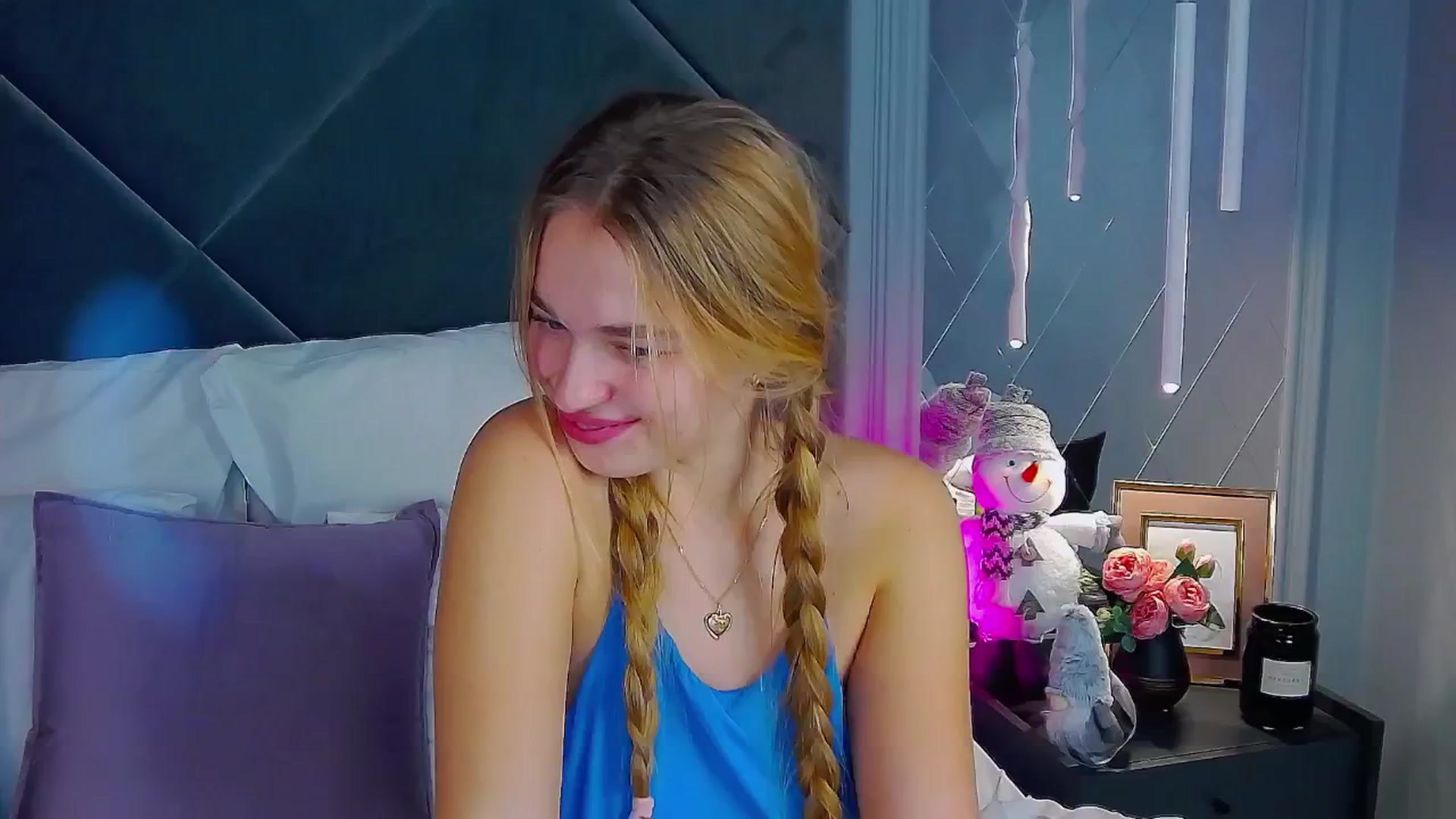 Gallery image thumbnail from NoaLux's myfreecams stream on, 12/25/2025, 13:02 image 15 of 20