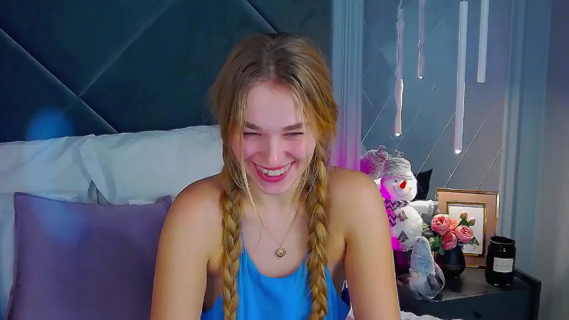 Gallery image thumbnail from NoaLux's myfreecams stream on, 12/25/2025, 13:02 image 14 of 20
