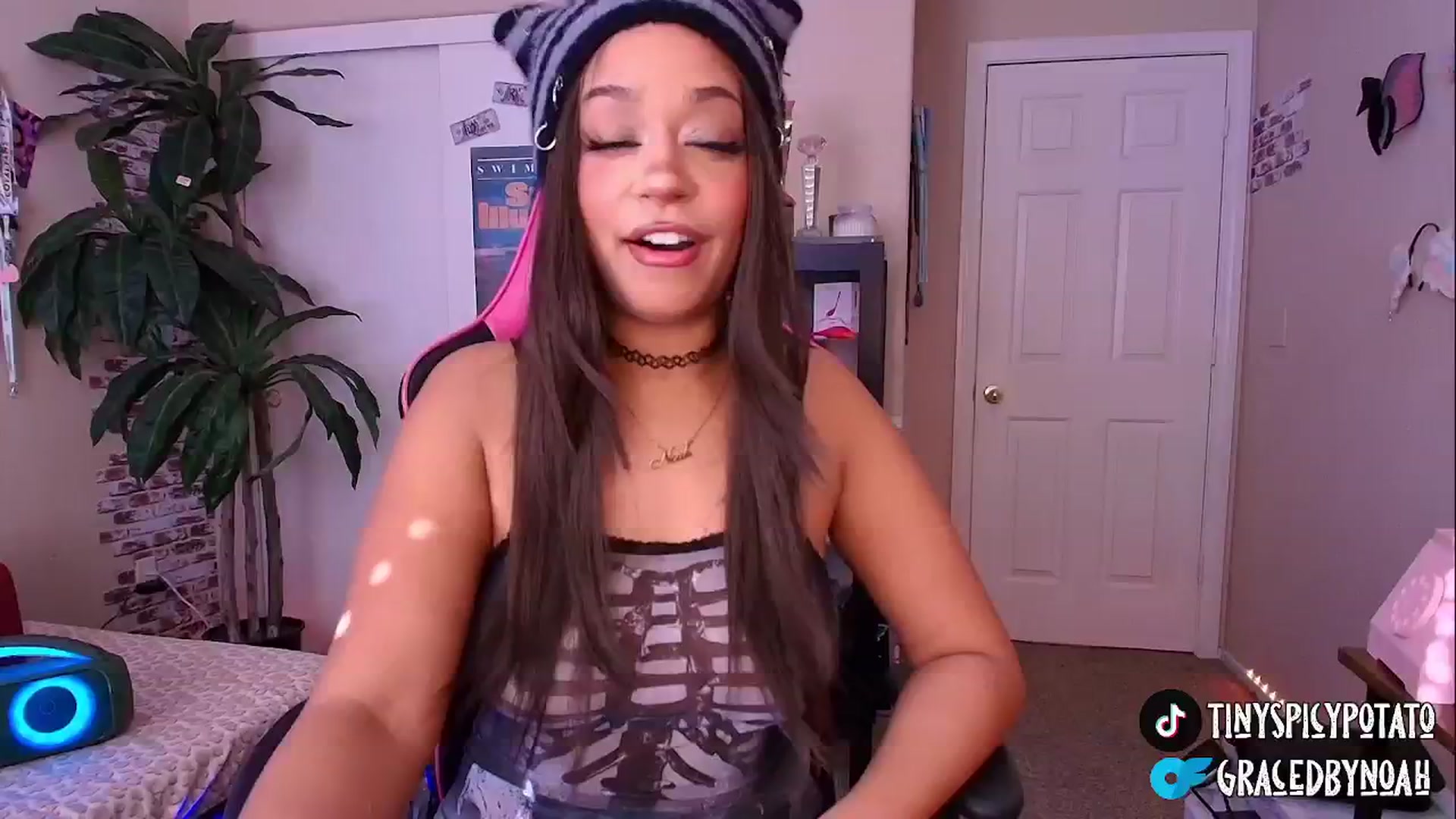 Gallery image thumbnail from NoahBensi's myfreecams stream on, 10/16/2025, 16:36 image 11 of 20