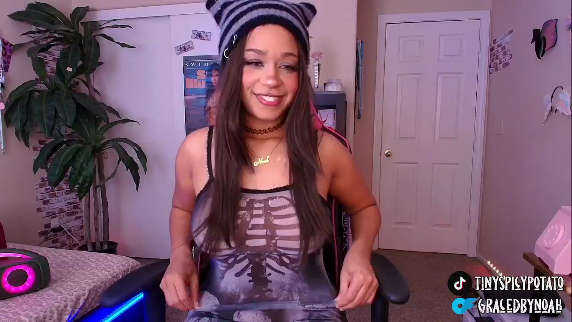 Gallery image thumbnail from NoahBensi's myfreecams stream on, 10/16/2025, 16:36 image 16 of 20