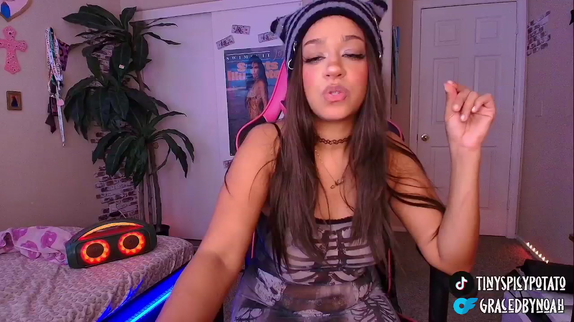 Gallery image thumbnail from NoahBensi's myfreecams stream on, 10/16/2025, 18:23 image 10 of 20