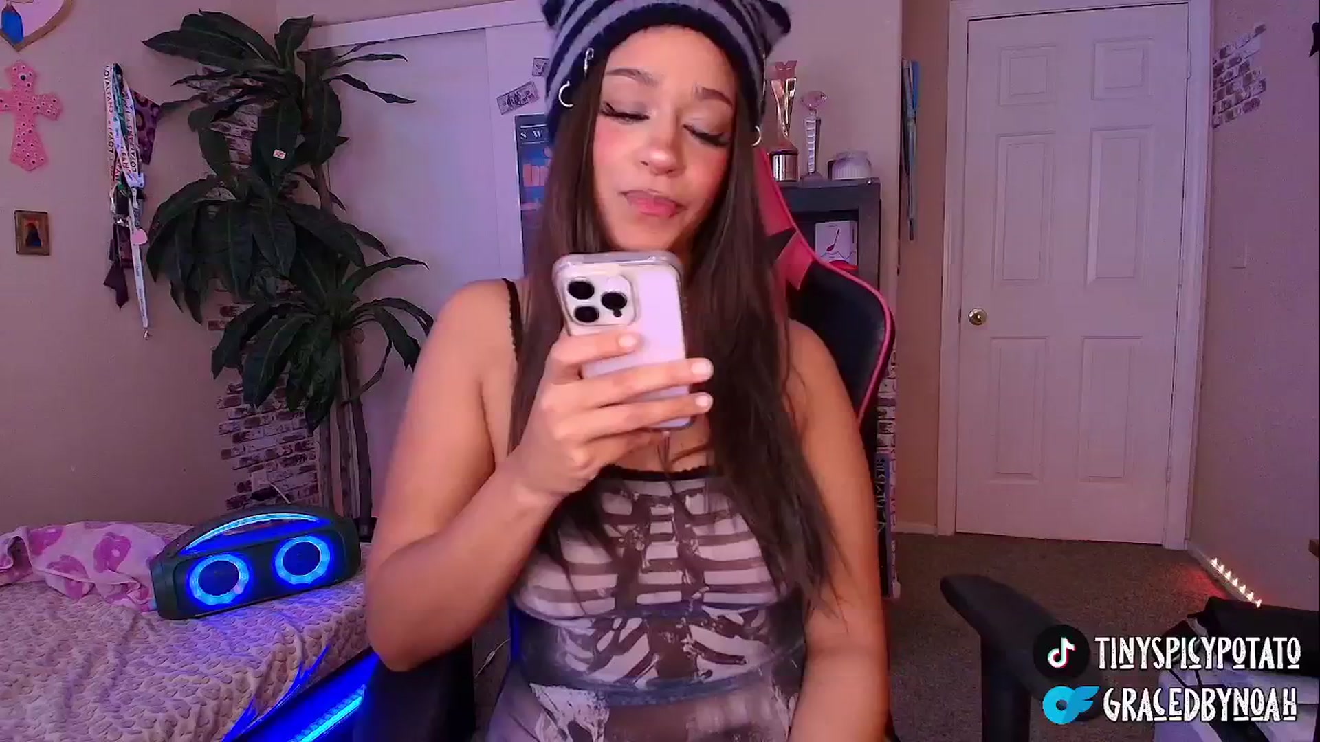 Gallery image thumbnail from NoahBensi's myfreecams stream on, 10/16/2025, 18:23 image 12 of 20