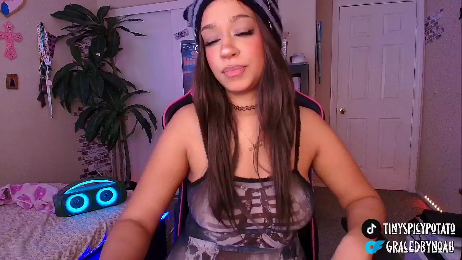Gallery image thumbnail from NoahBensi's myfreecams stream on, 10/16/2025, 18:23 image 14 of 20